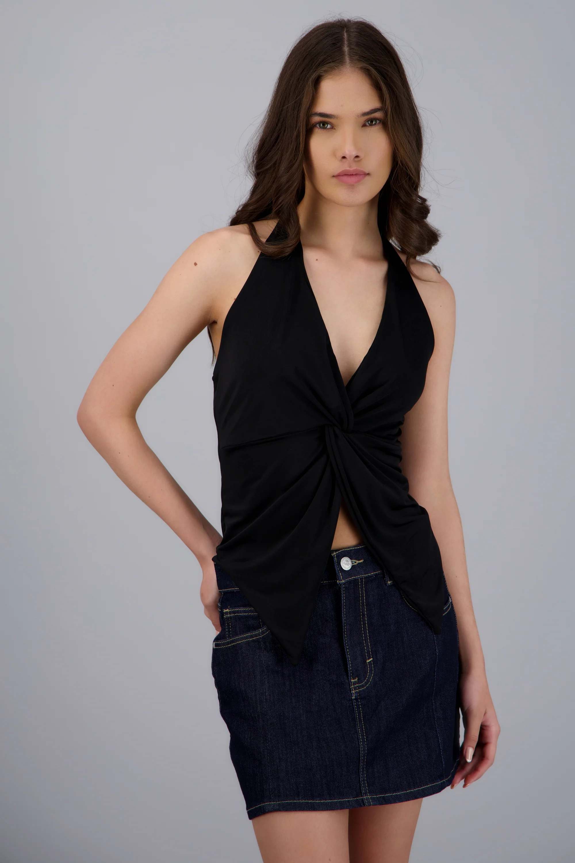 Top halter detalle cruzado escote
