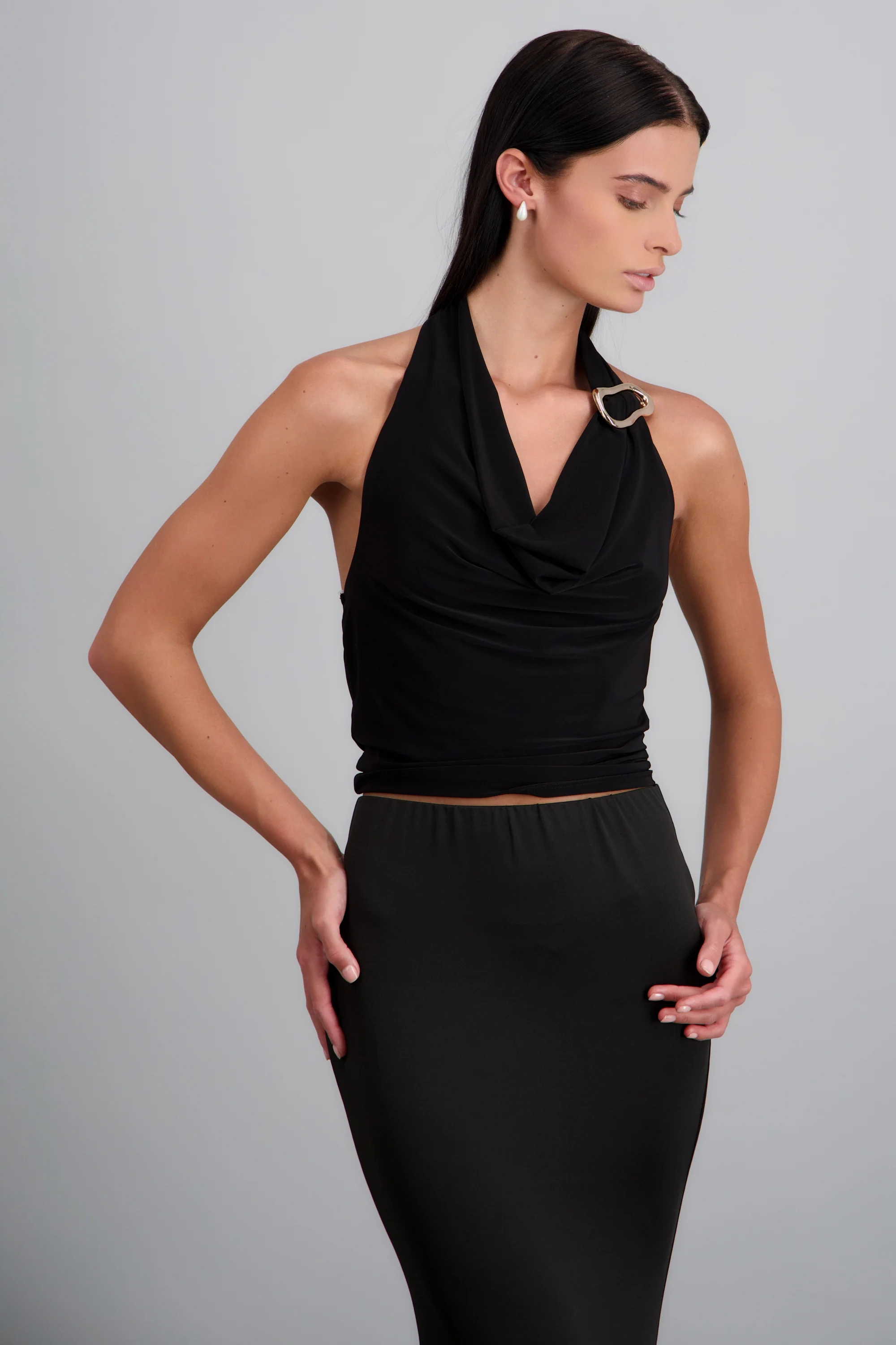 Top halter drapeado detalle argolla - Image 3