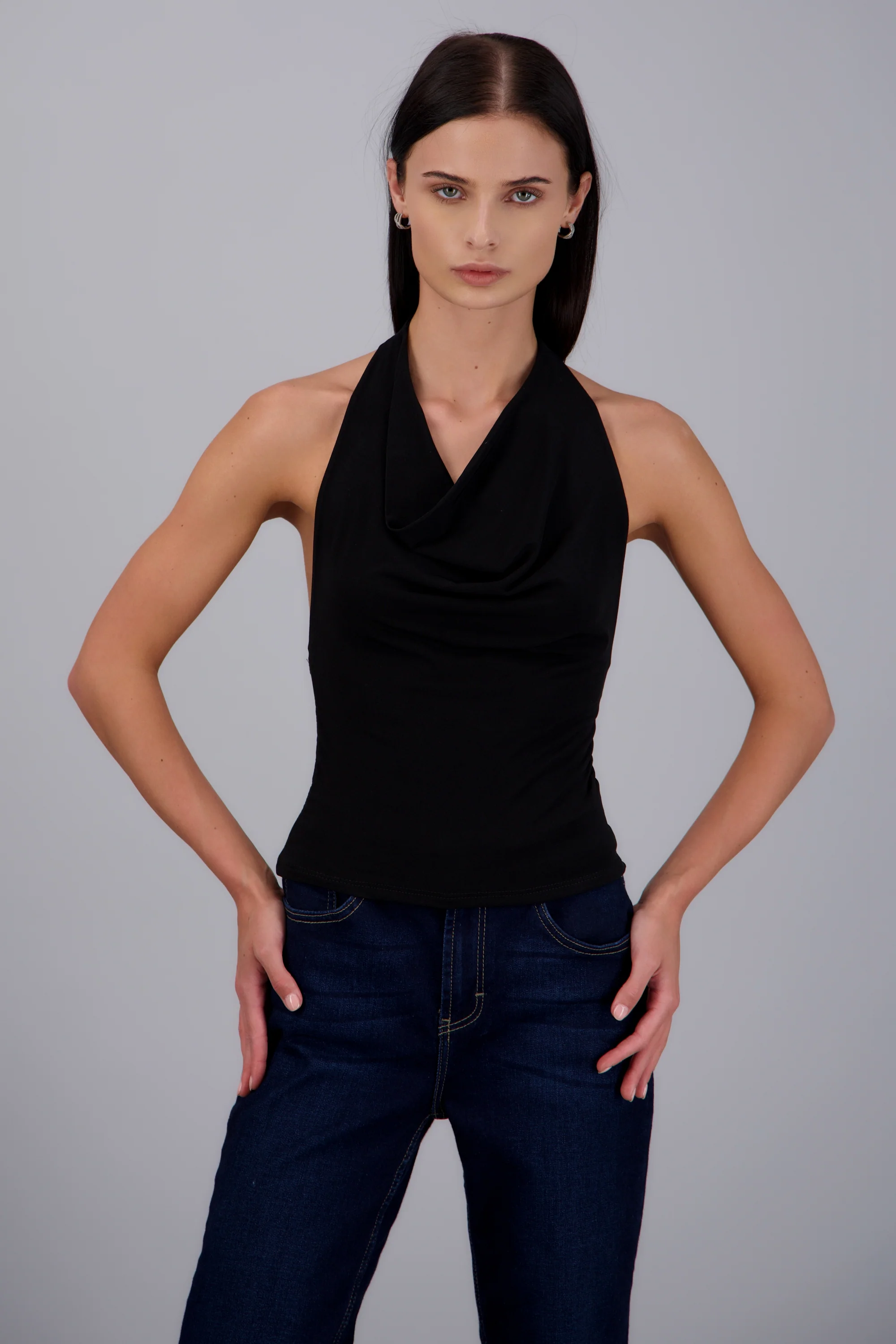 Top halter escote cascada
