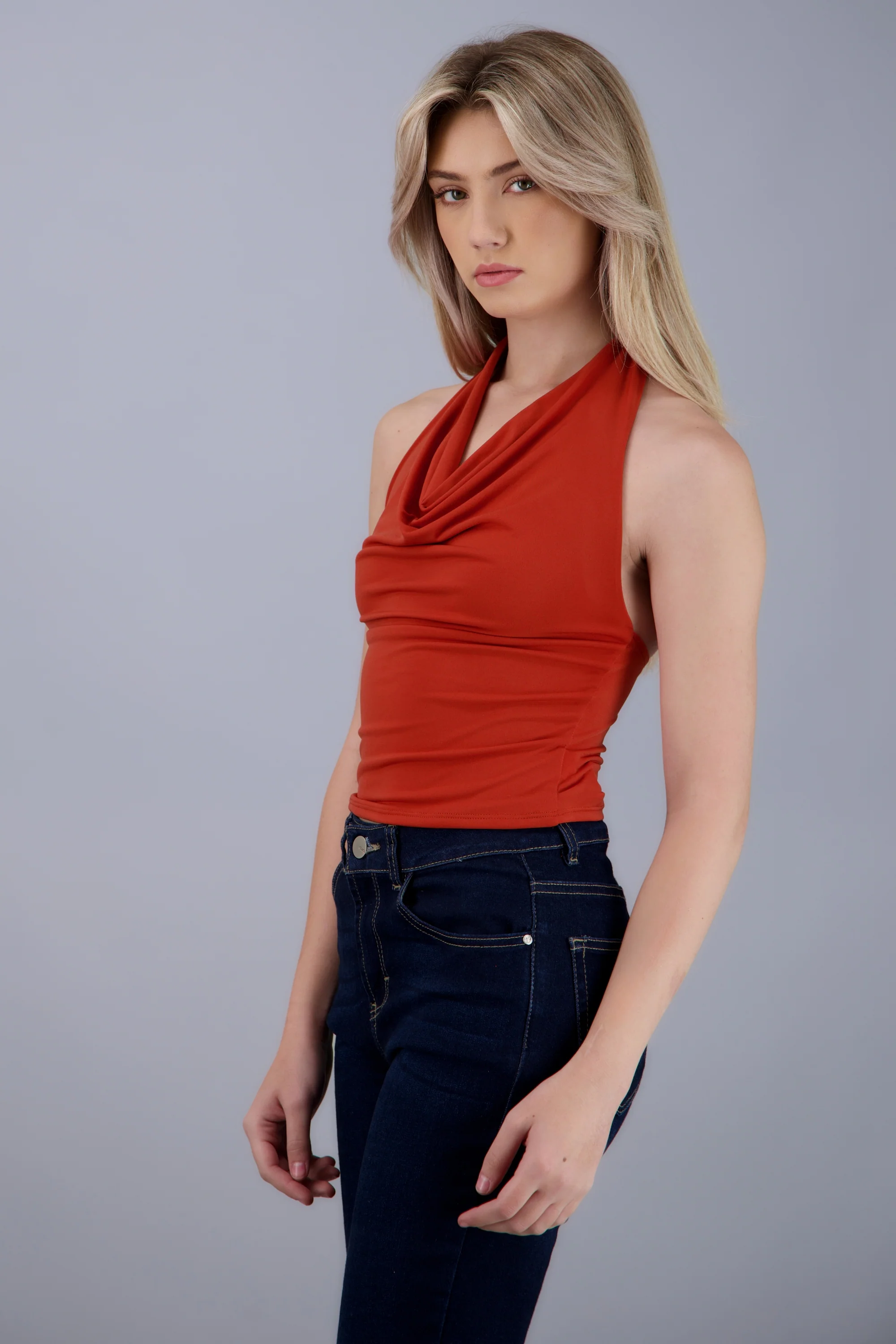Top halter escote cascada - Image 3