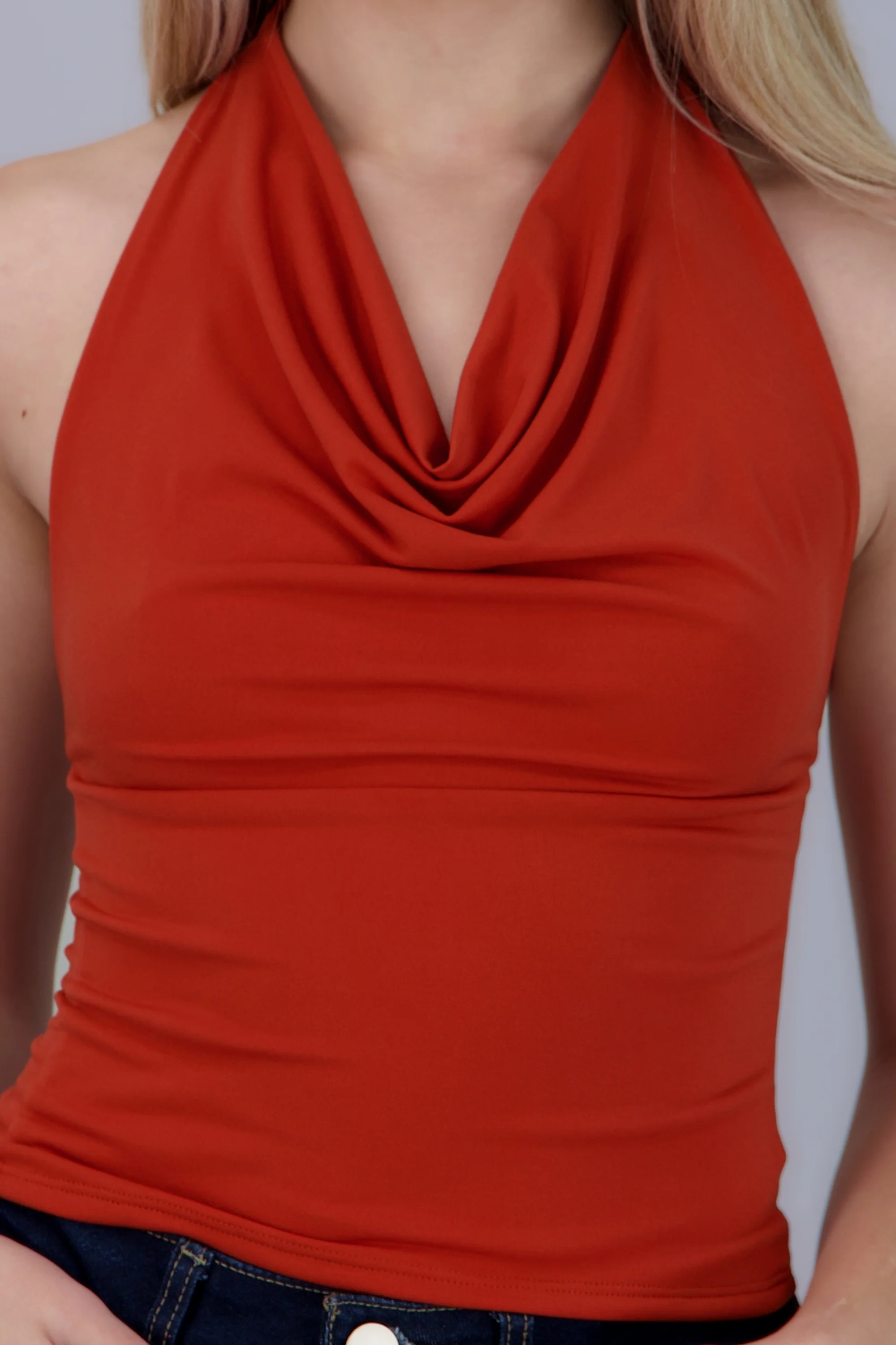 Top halter escote cascada - Image 5