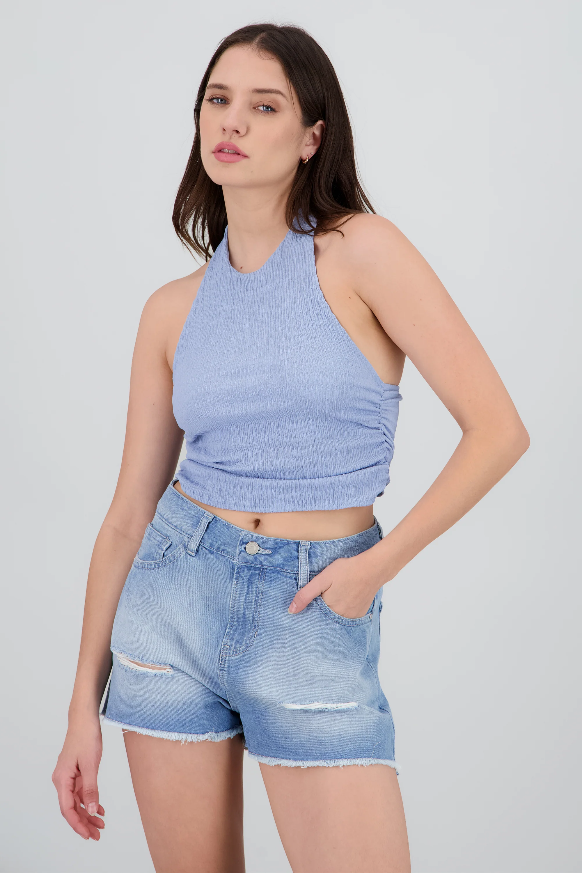 Top halter frunces detalle textura