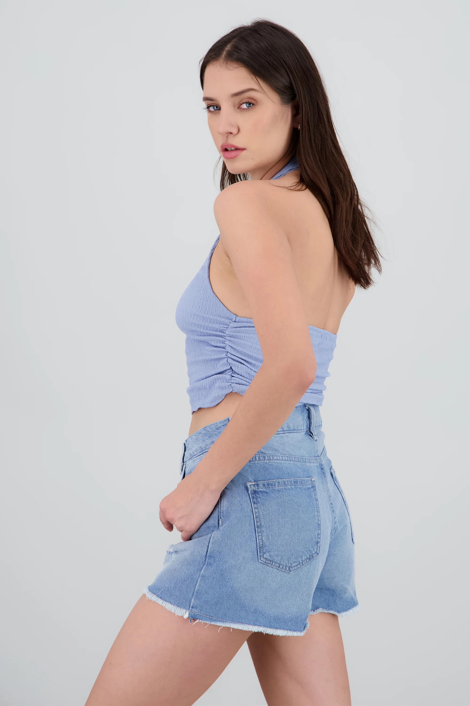 Top halter frunces detalle textura - Image 3
