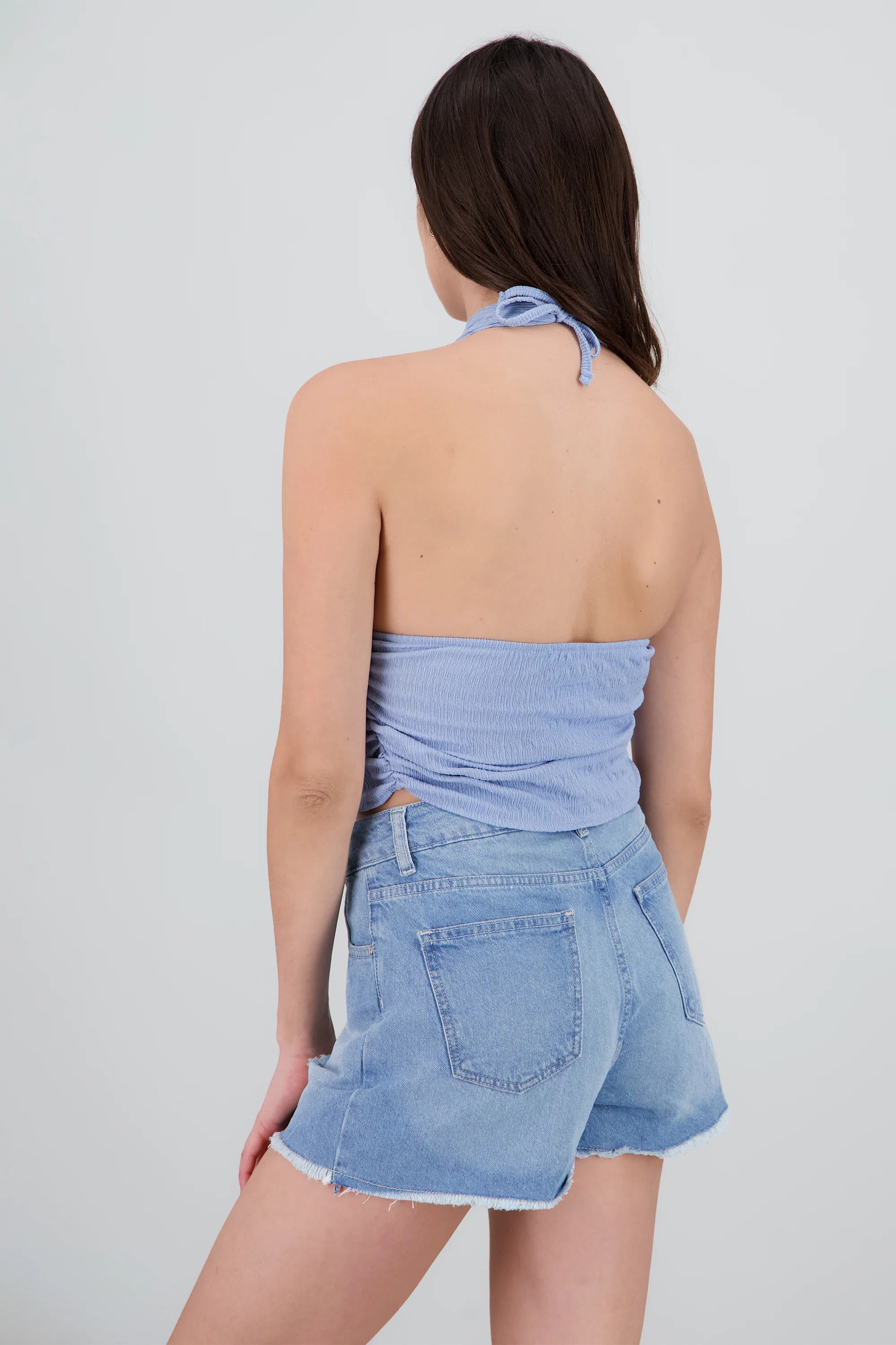 Top halter frunces detalle textura - Image 4