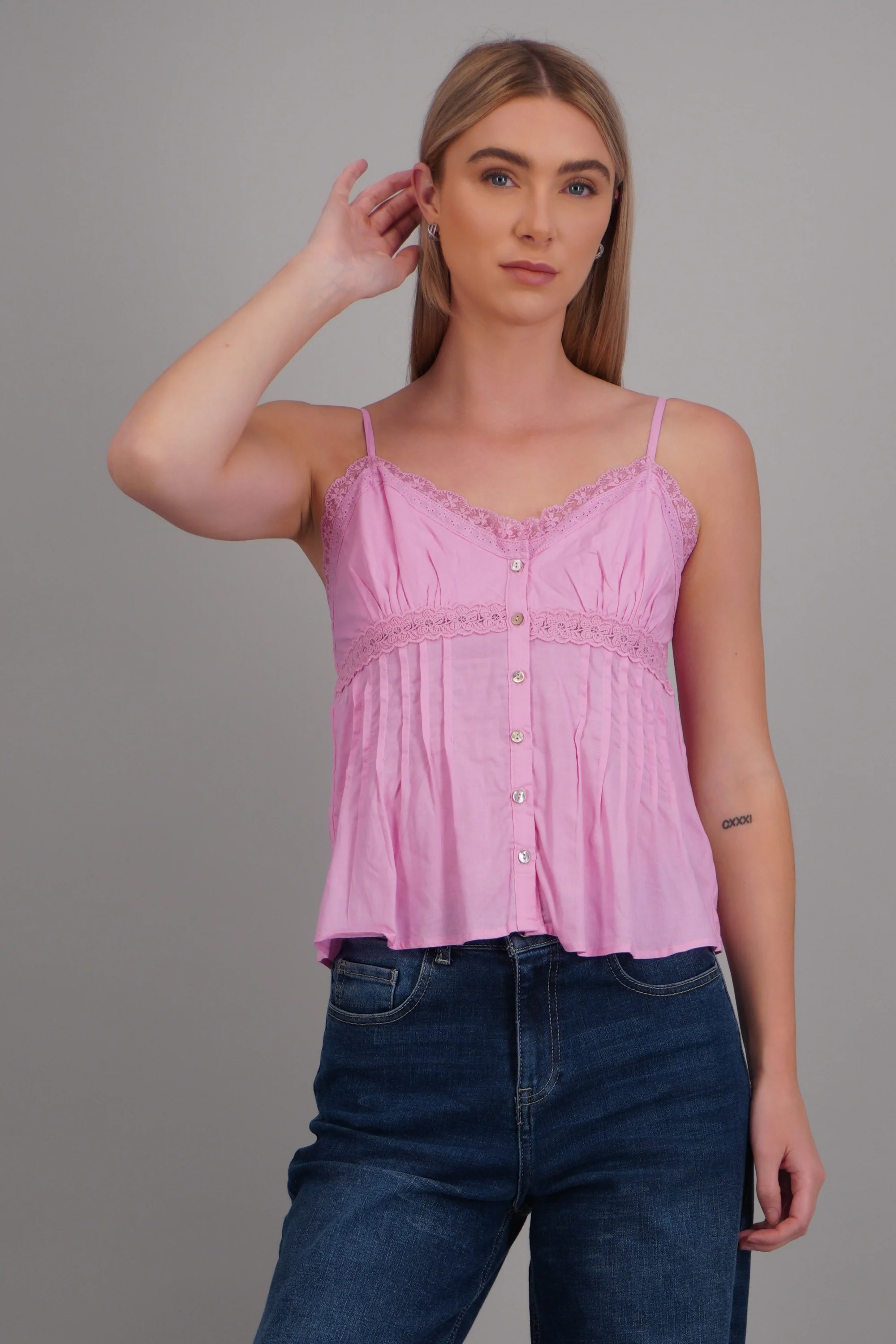 Top lino tierantes detalle escote