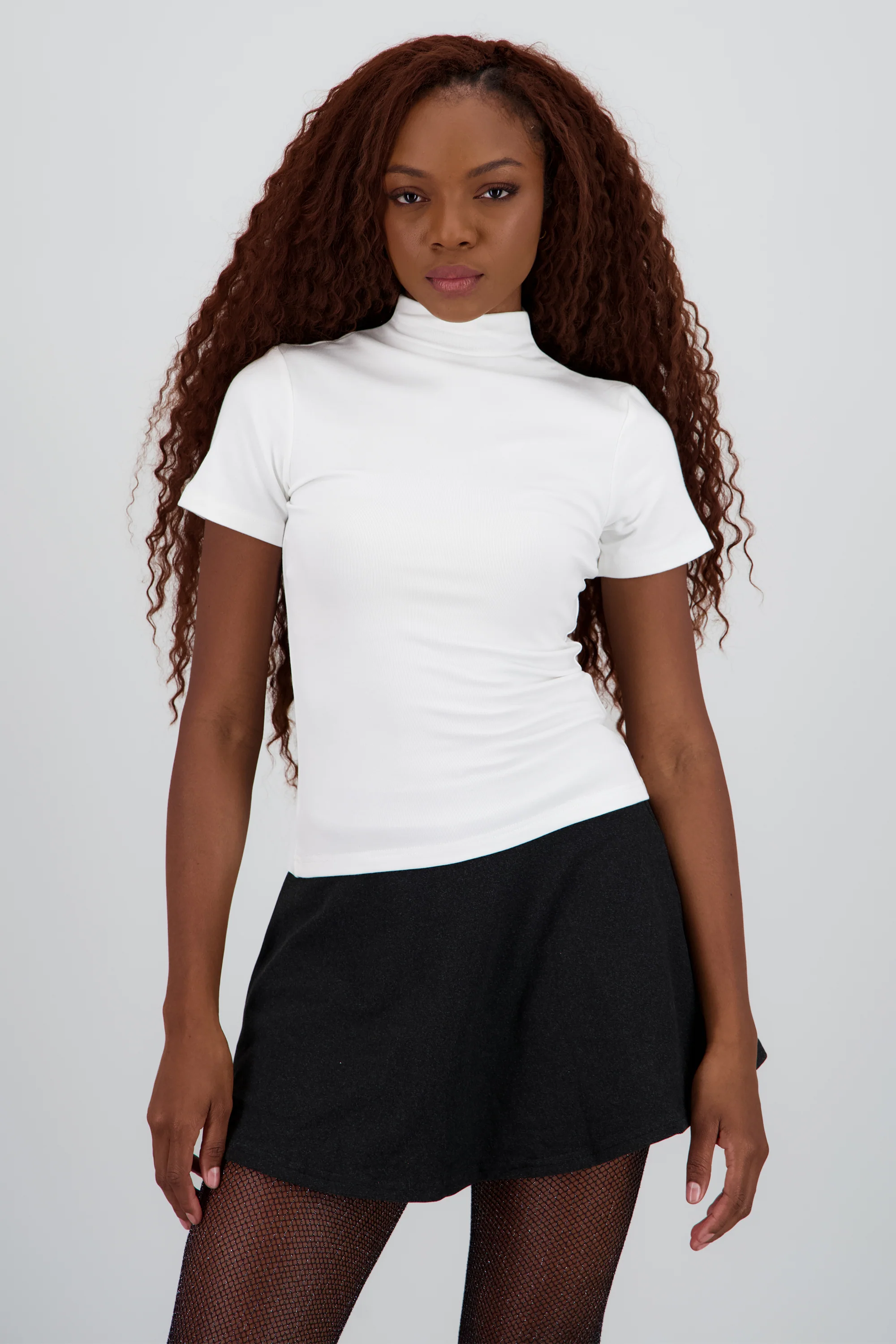 Top manga corta liso cuello alto