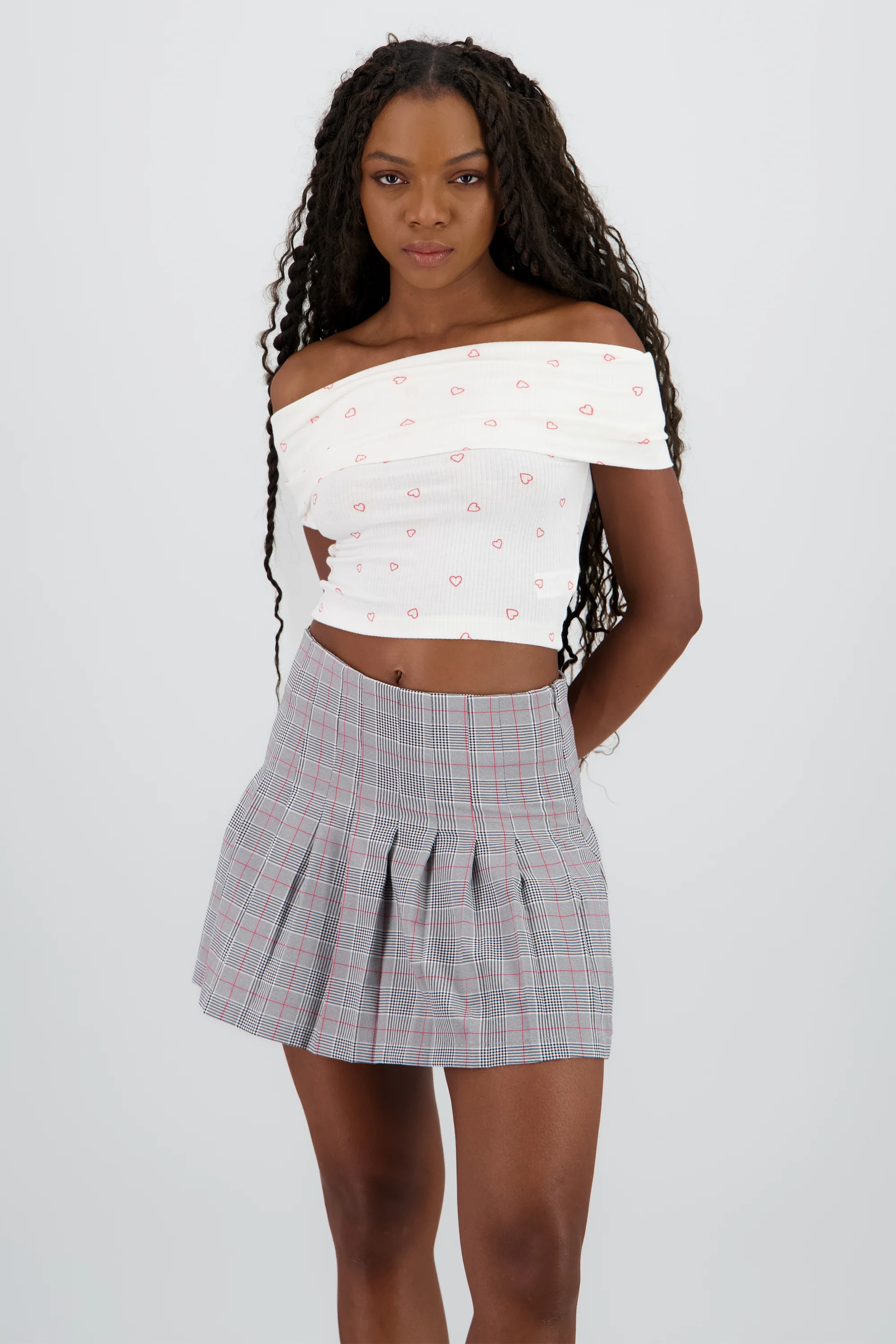 Top off shoulder manga corta detalle corazones - Image 2