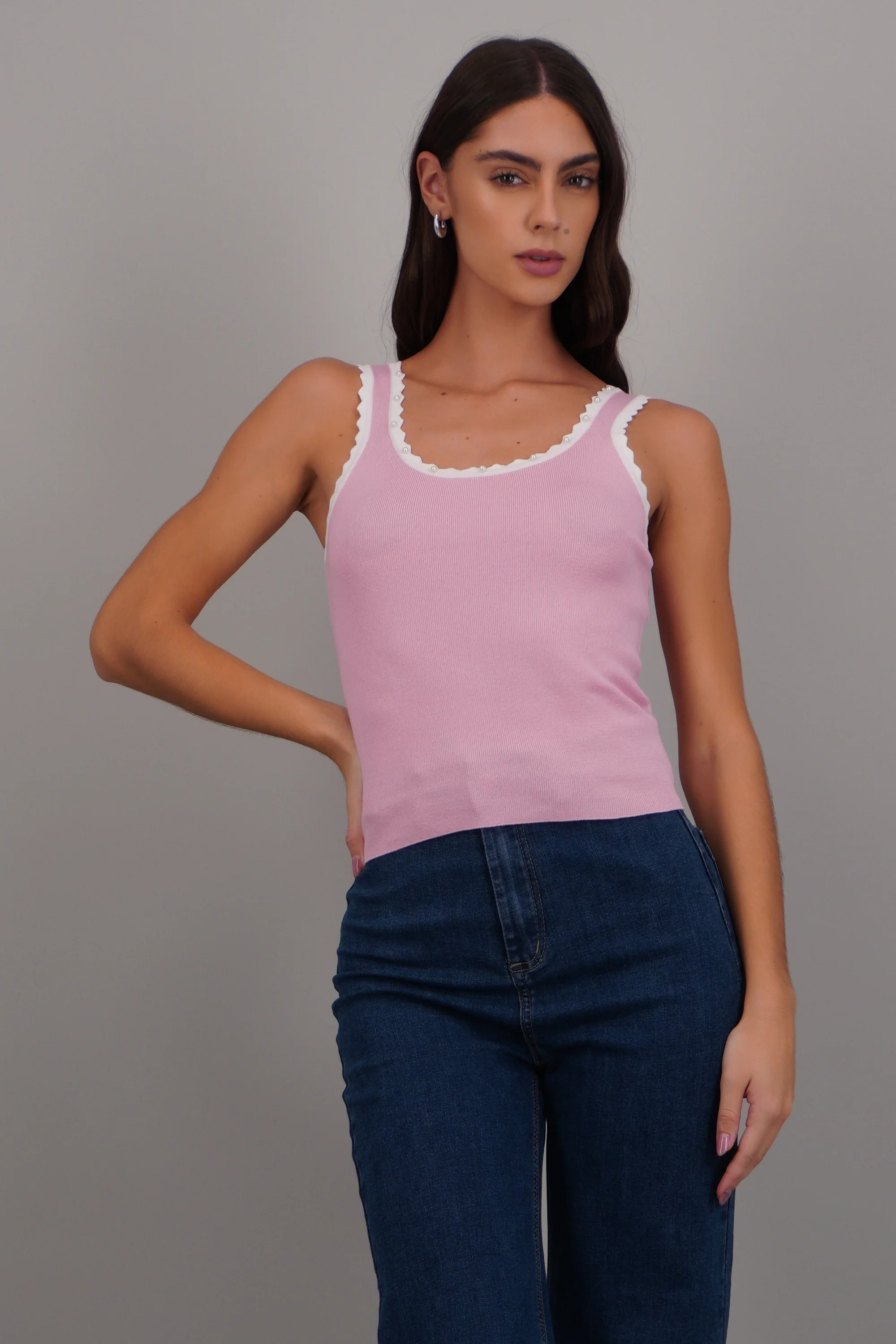 Top rib detalle perlas escote