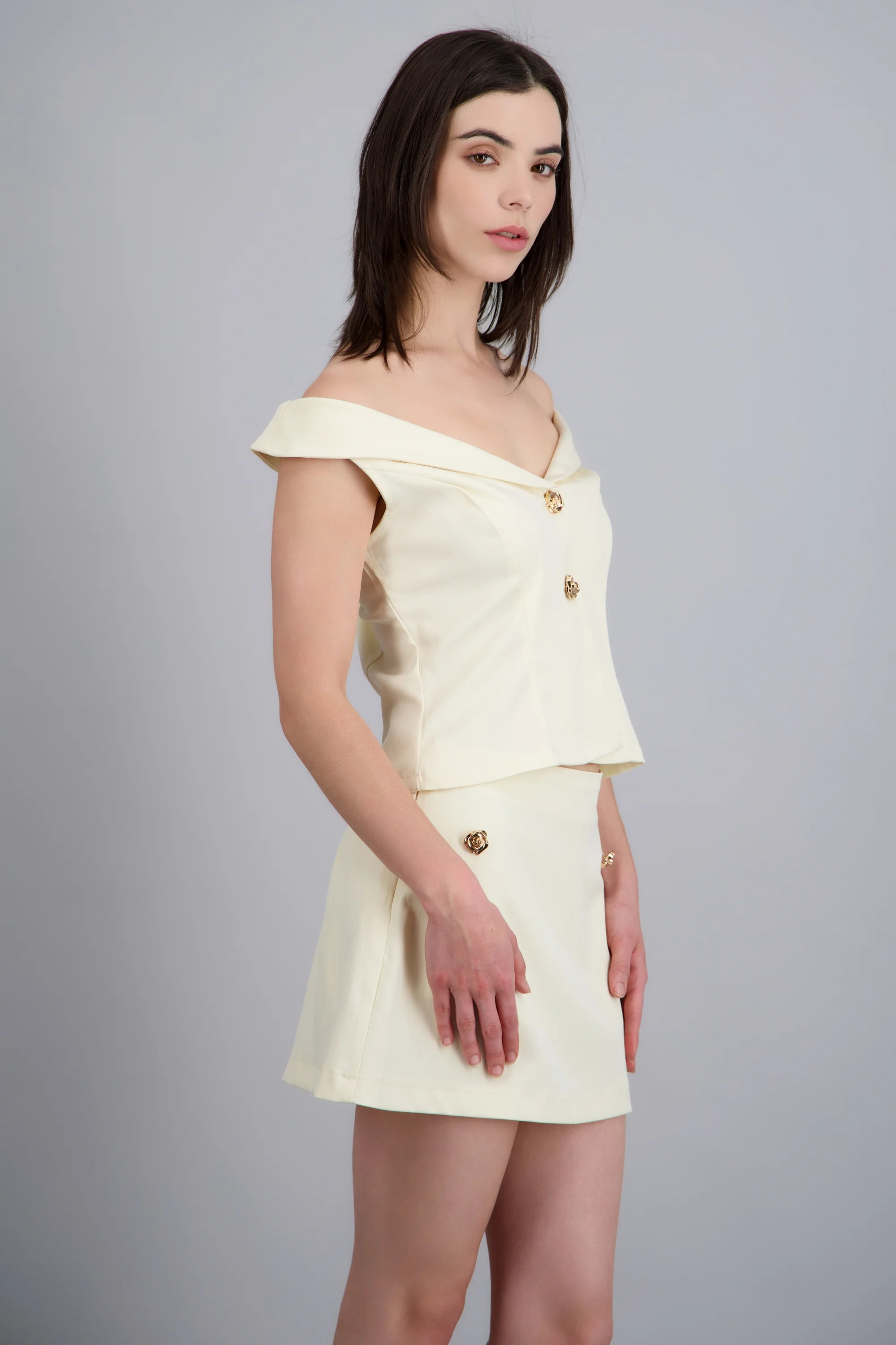 Top sastreado off shoulder con botones metalicos - Image 2