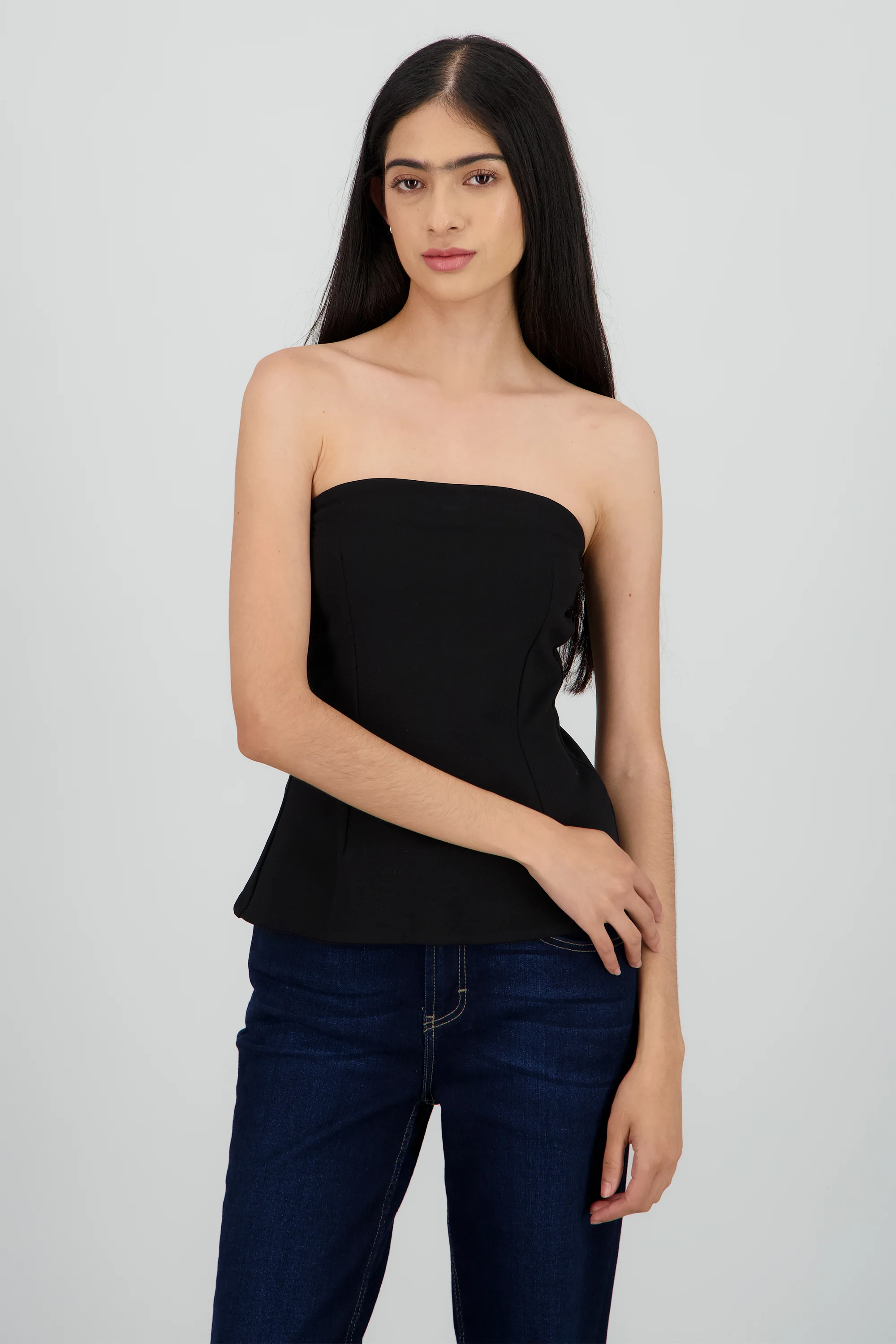 Top strapless con cortes - Image 2