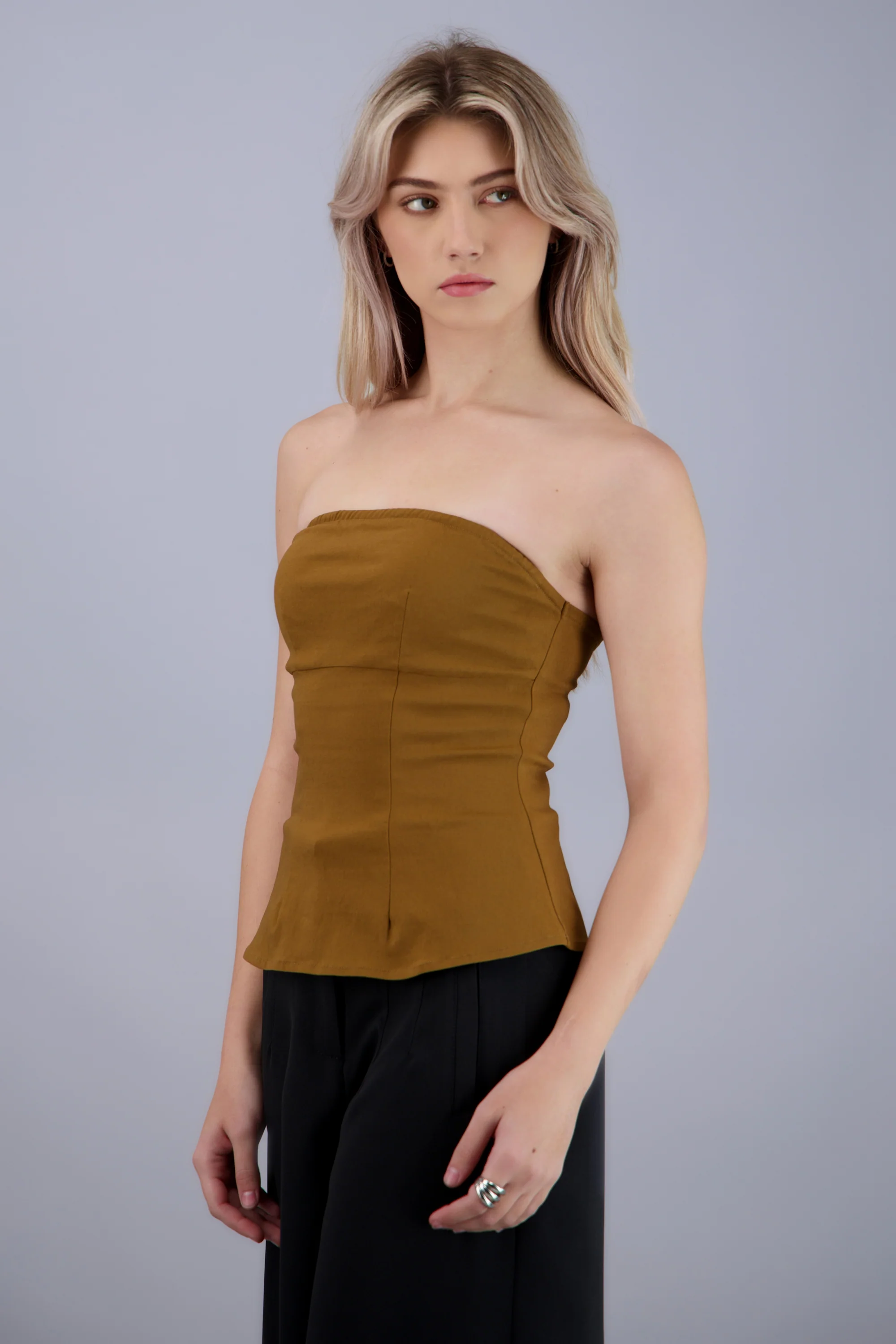 Top strapless corte peplum - Image 3