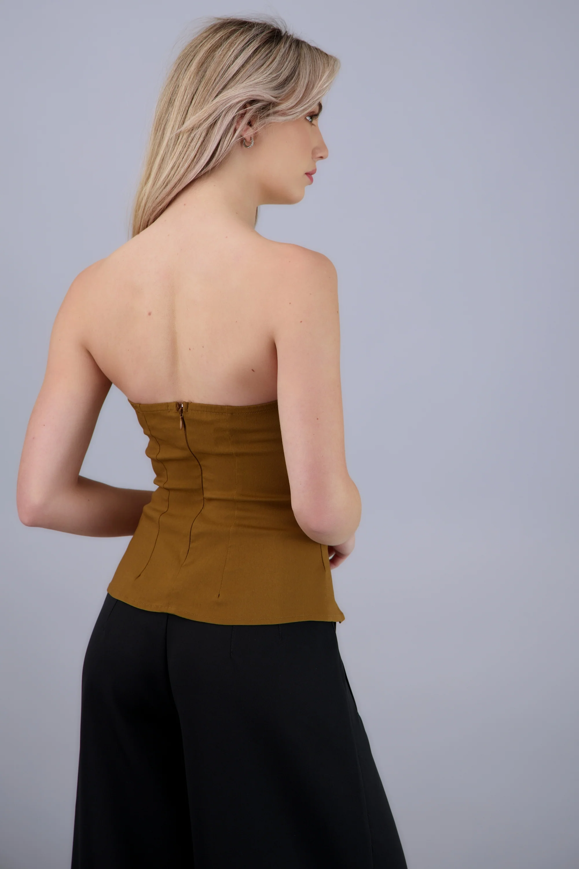 Top strapless corte peplum - Image 4