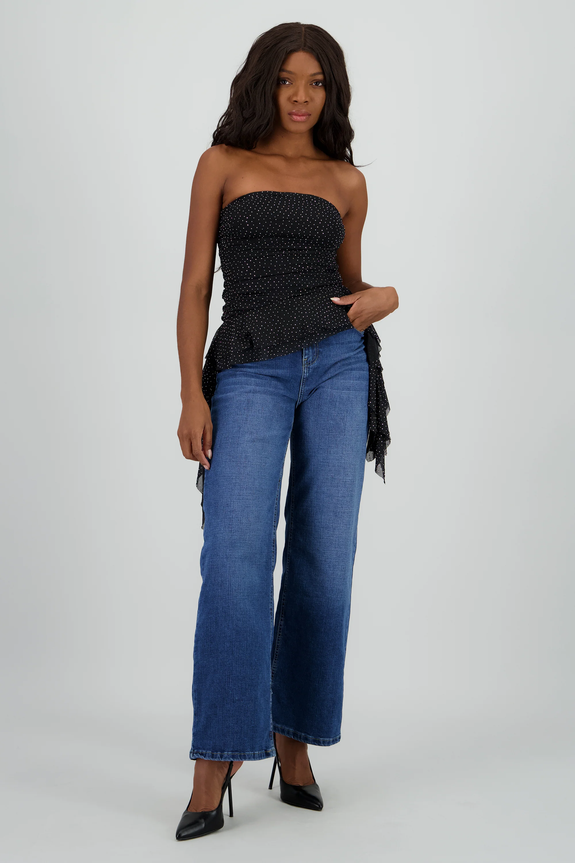 Top strapless drapeado con brillos