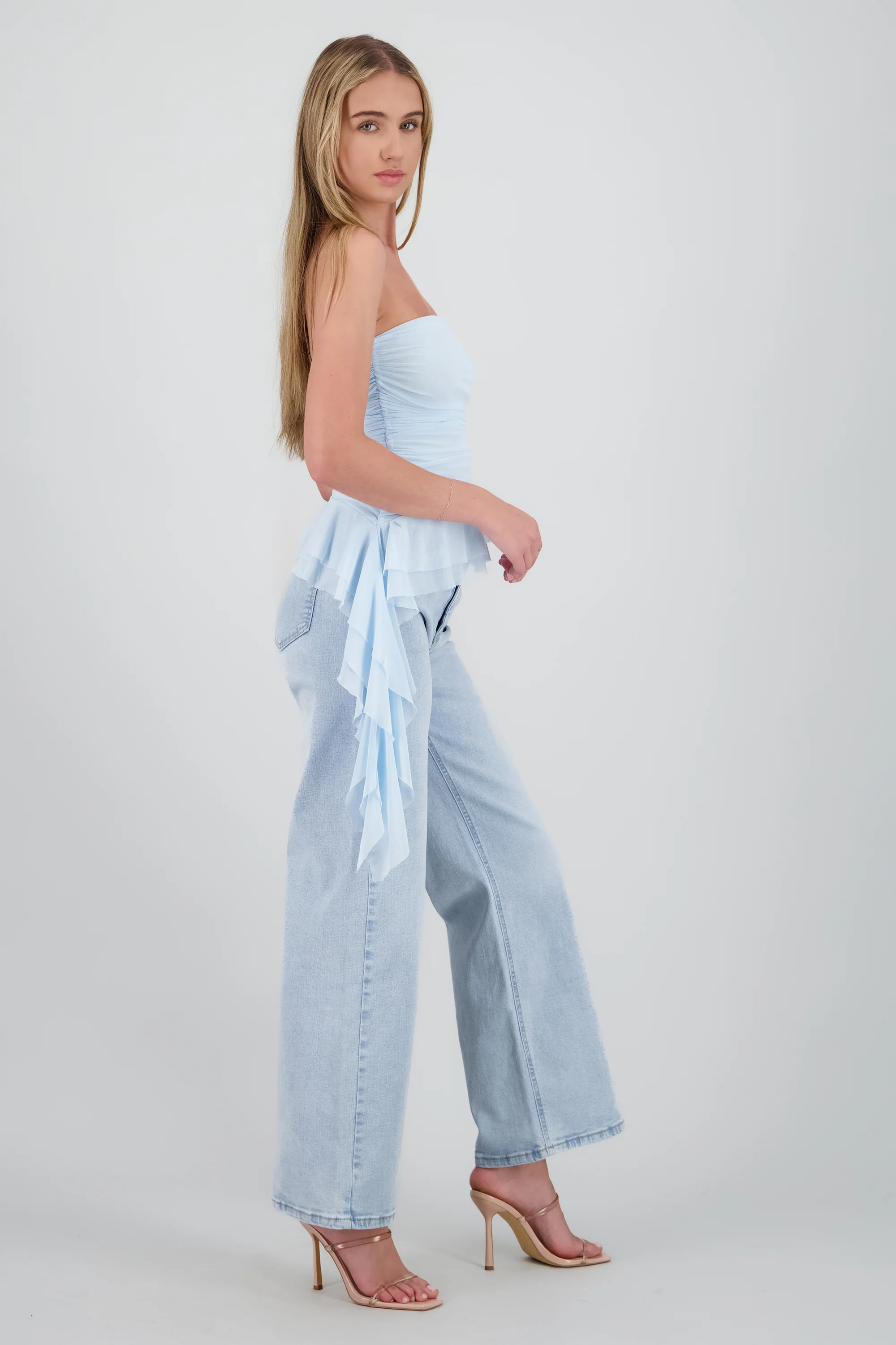 Top strapless olan en costado - Image 3
