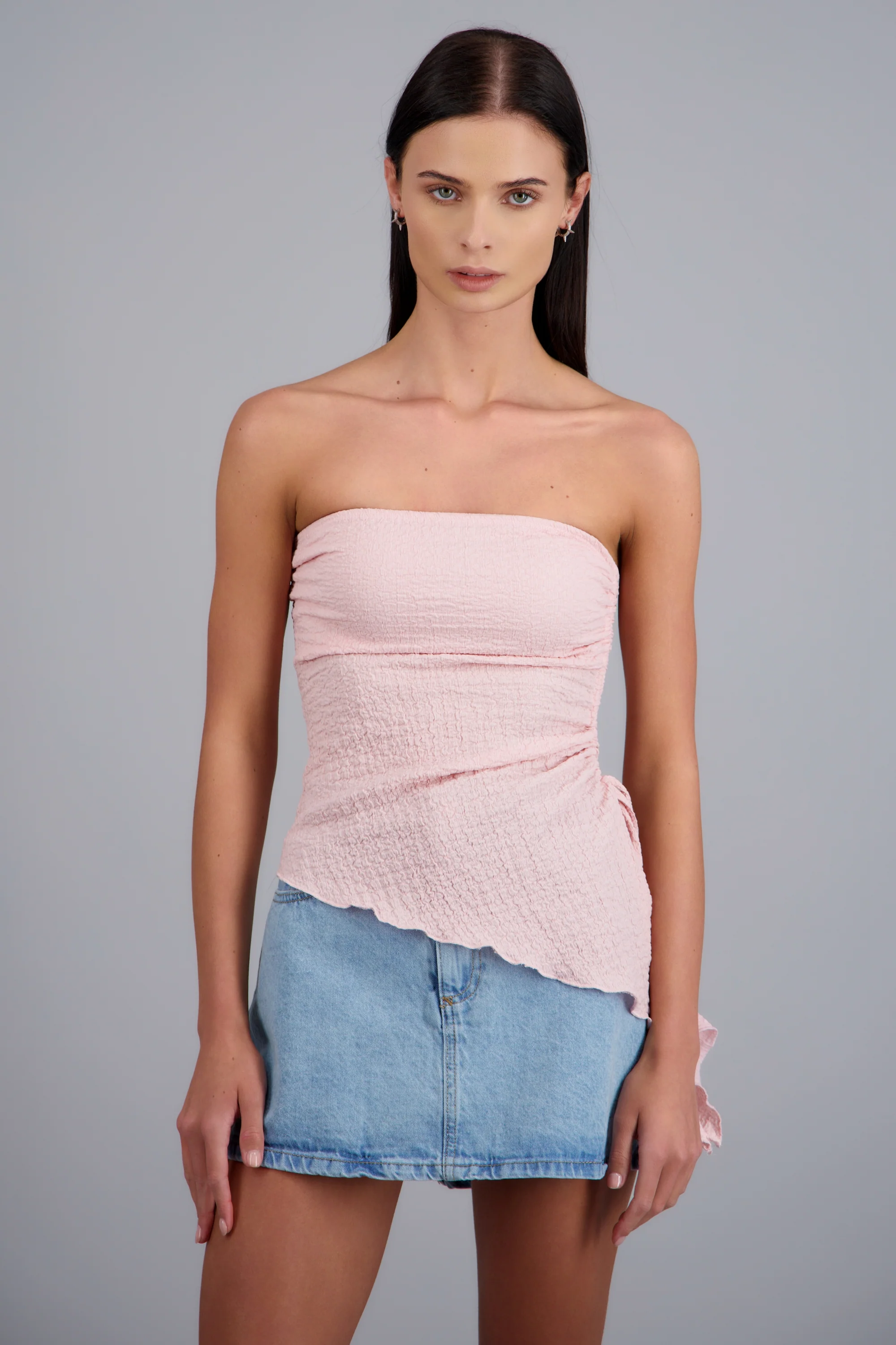 Top strapless textura asimetrico