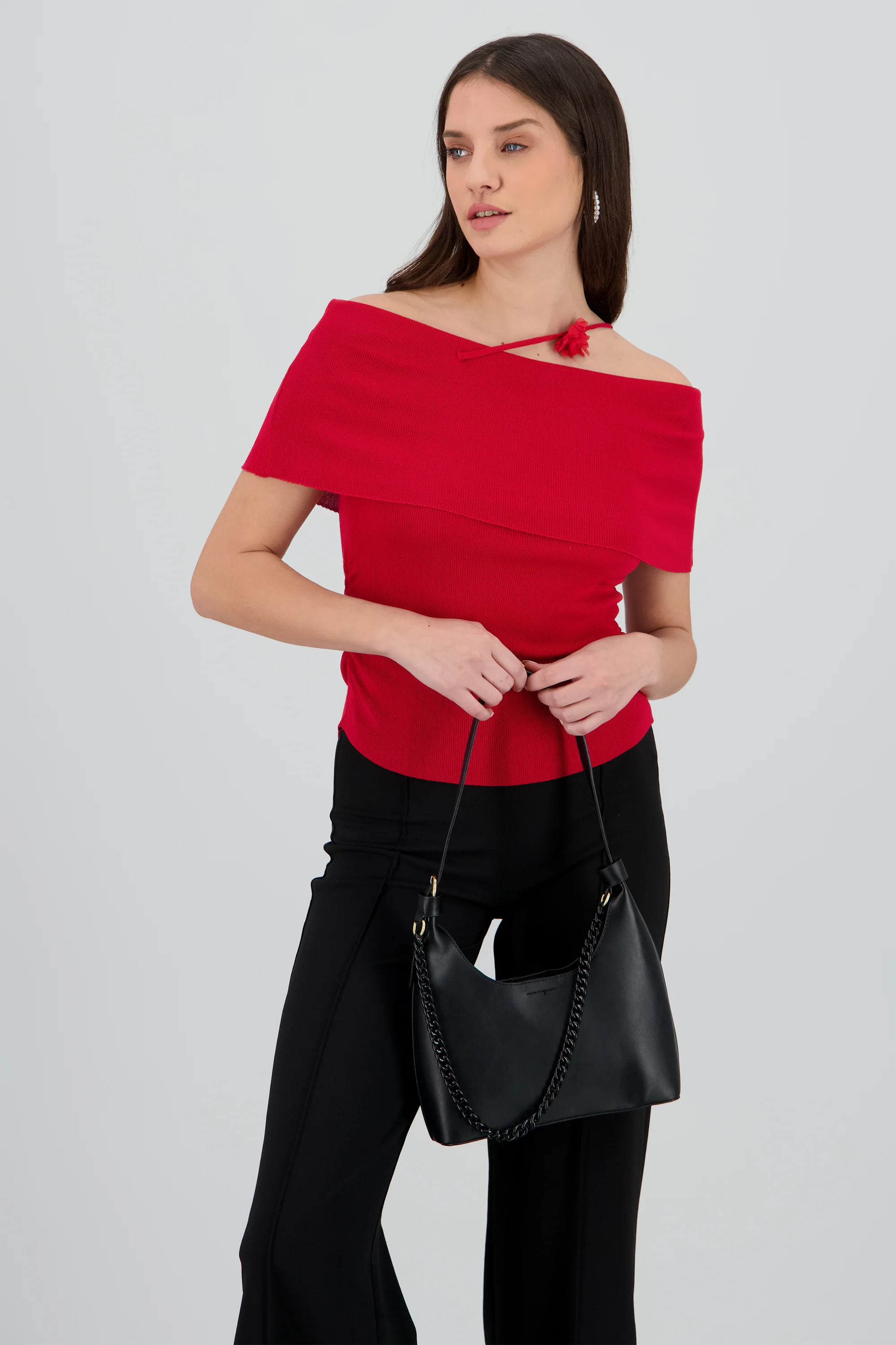 Top tejido off shoulder detalle flor - Image 2