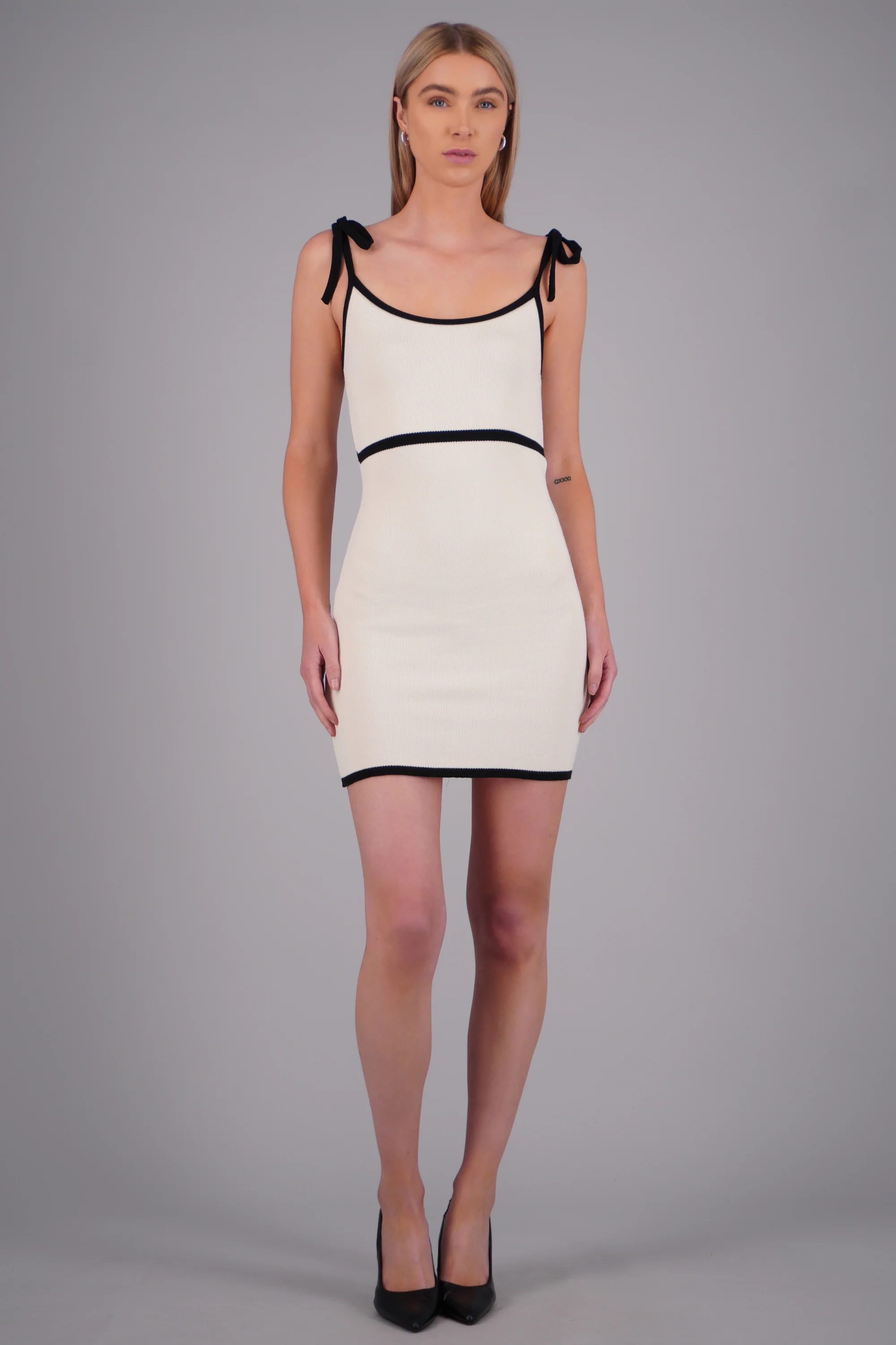 Vestido contraste detalle moños
