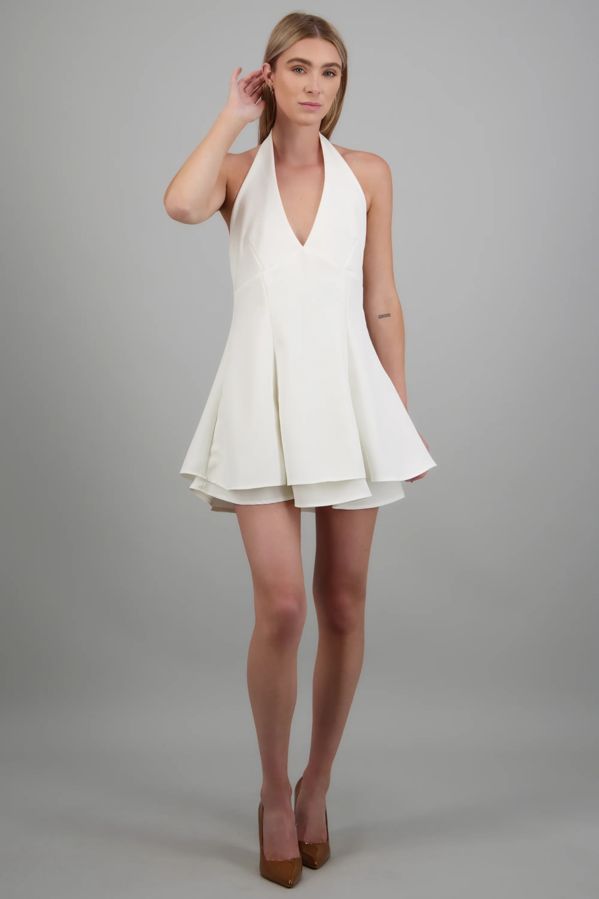Vestido corto halter falda ampon hypsters
