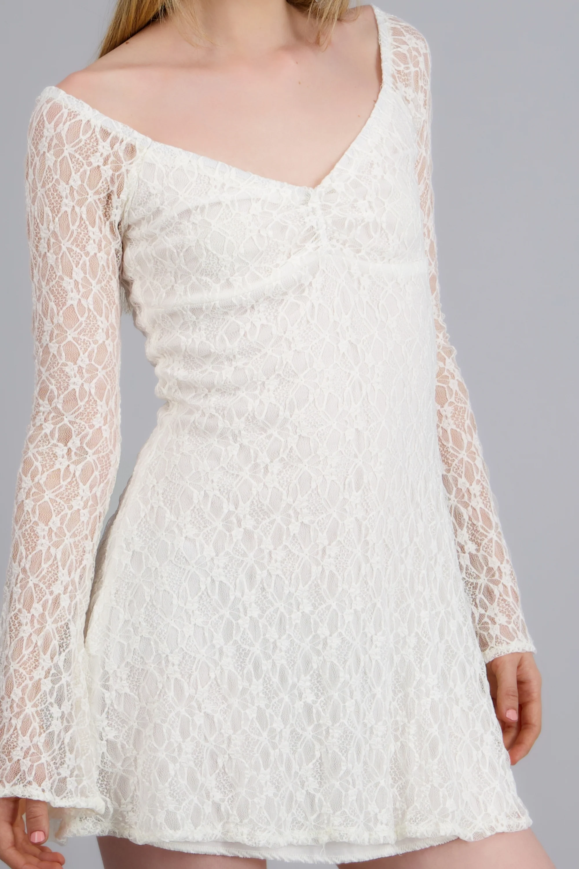 Vestido corto manga larga encaje - Image 5