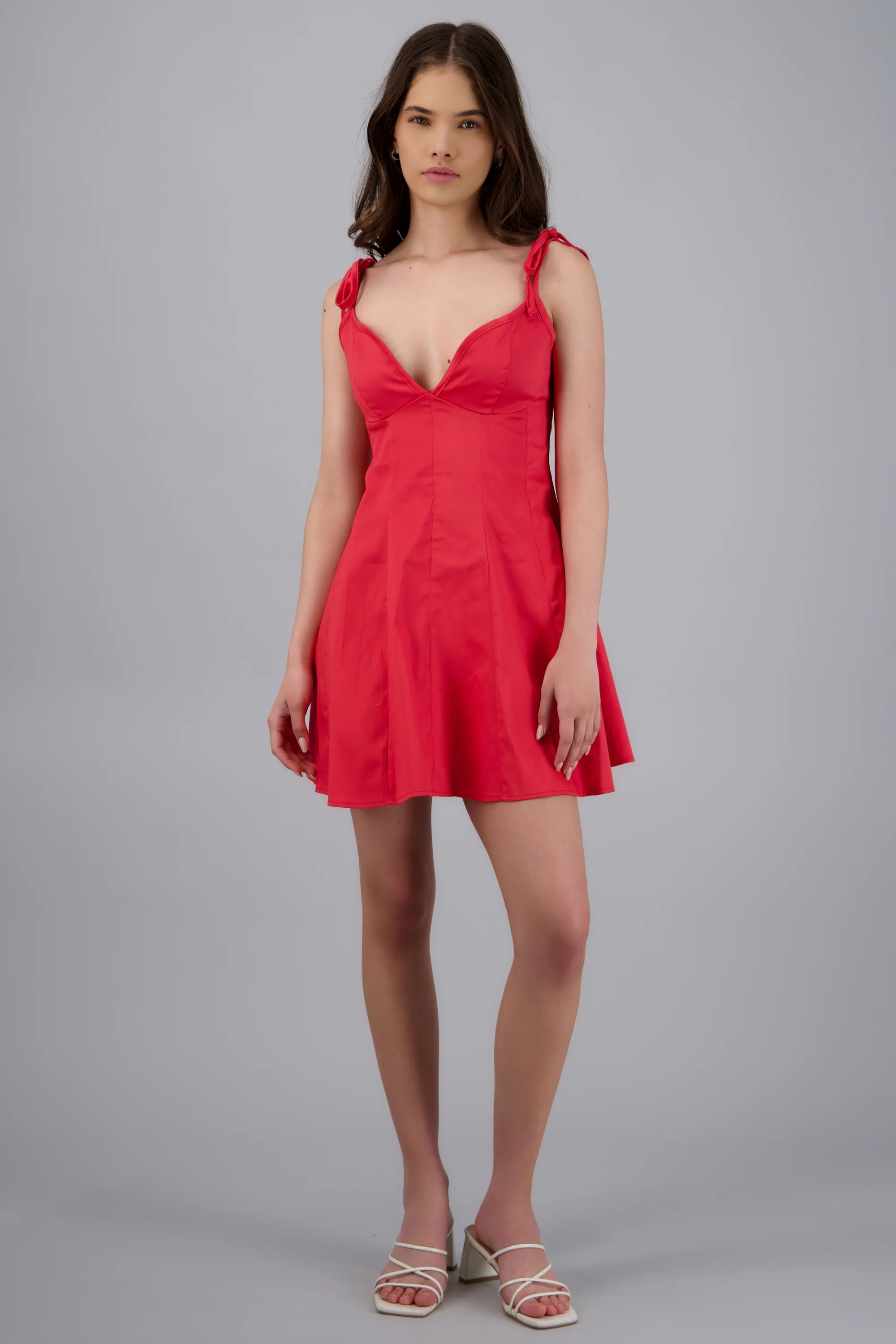 Vestido corto tirantes detalle escote