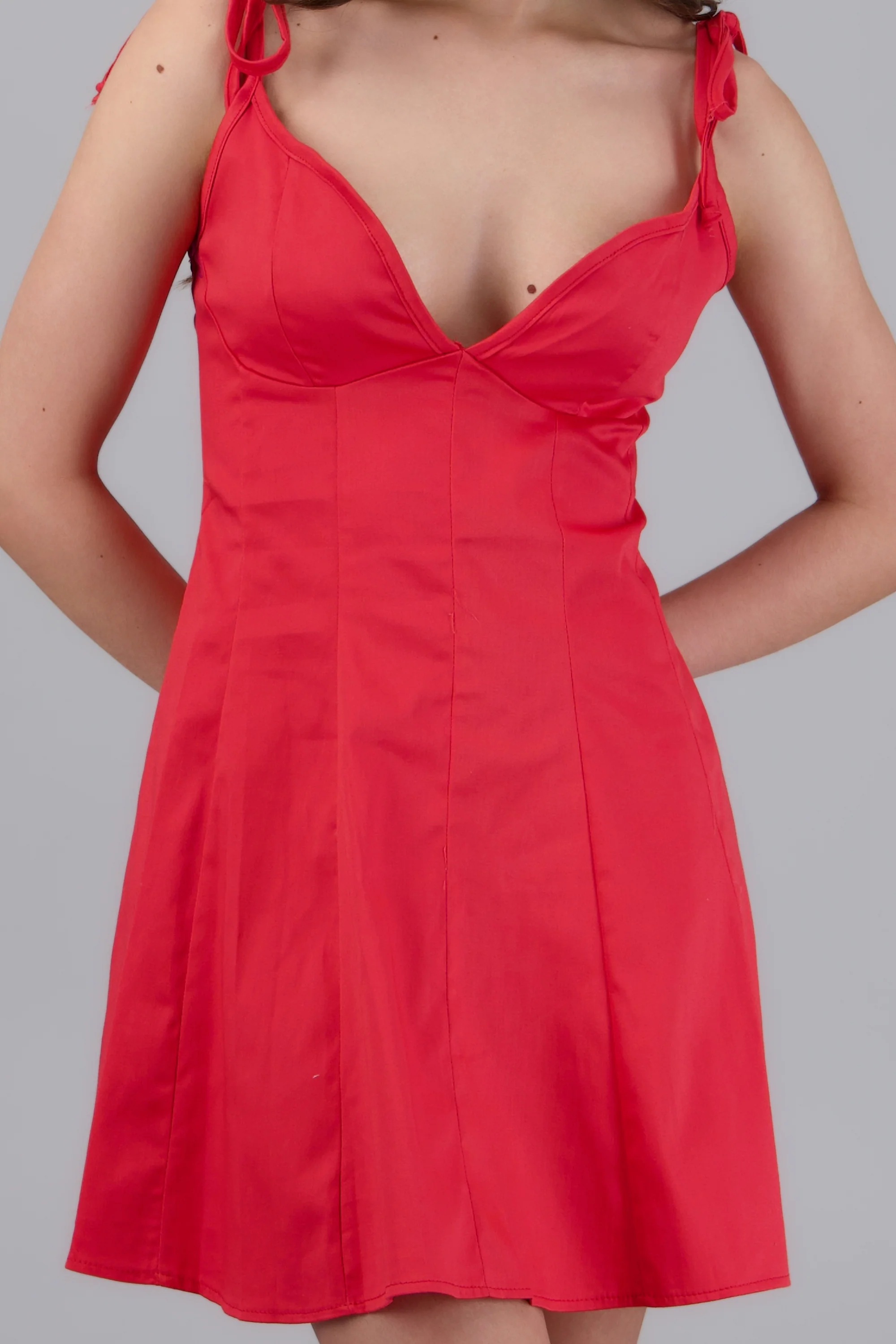 Vestido corto tirantes detalle escote - Image 5