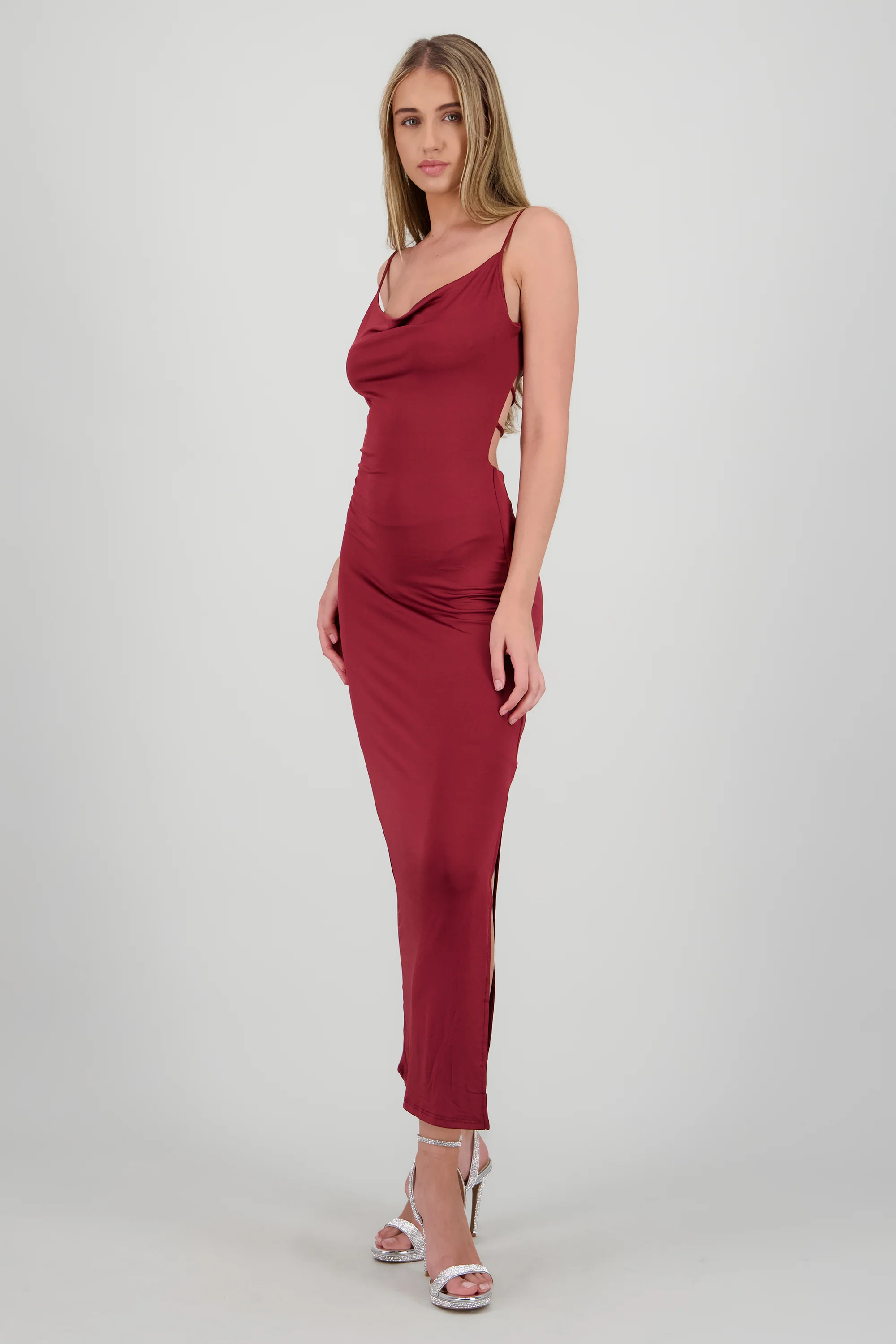 Vestido cuello cascada escote espalda