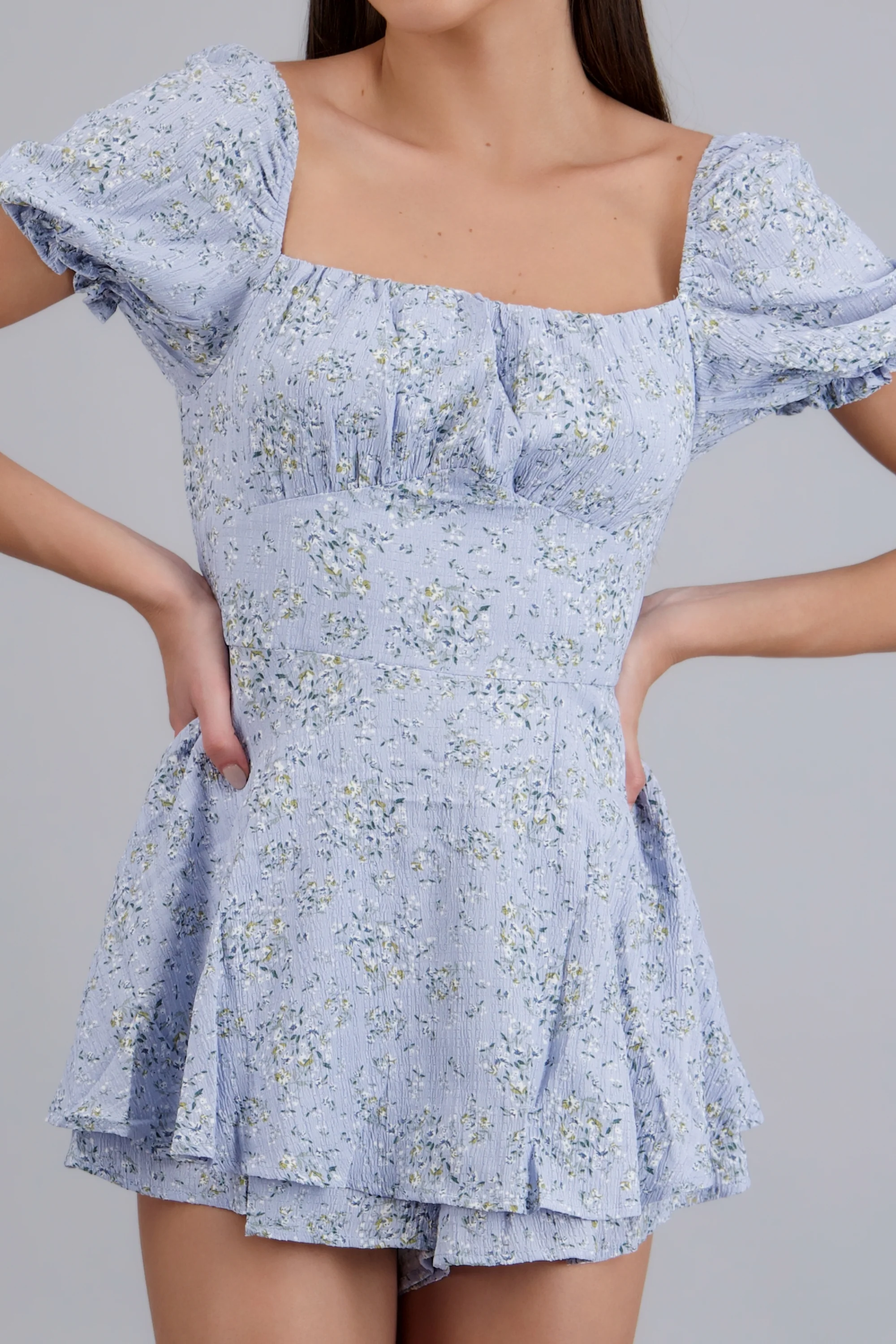 Vestido de escote cuadrado con mangas abullonadas - Image 5