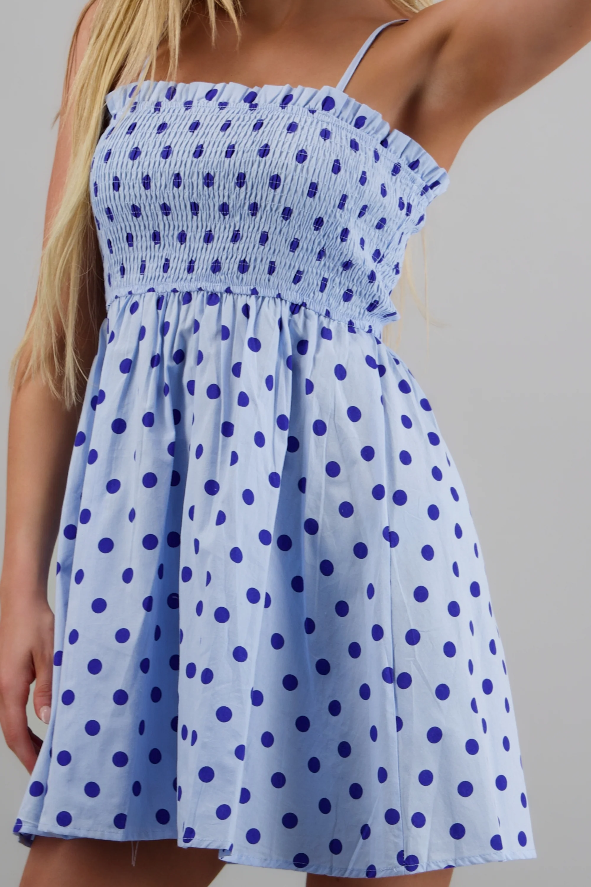 Vestido detalle smock con polka dots - Image 5