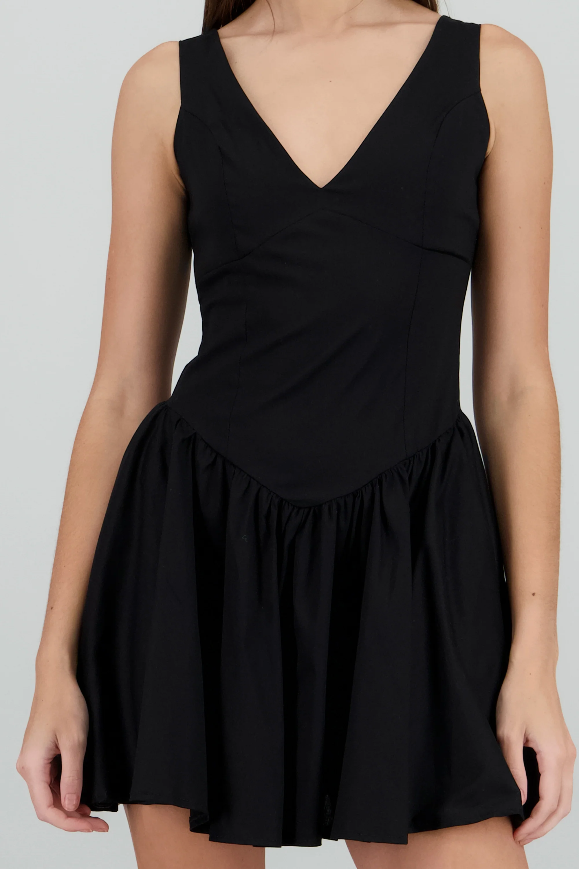 Vestido escote V con falda ampon - Image 5
