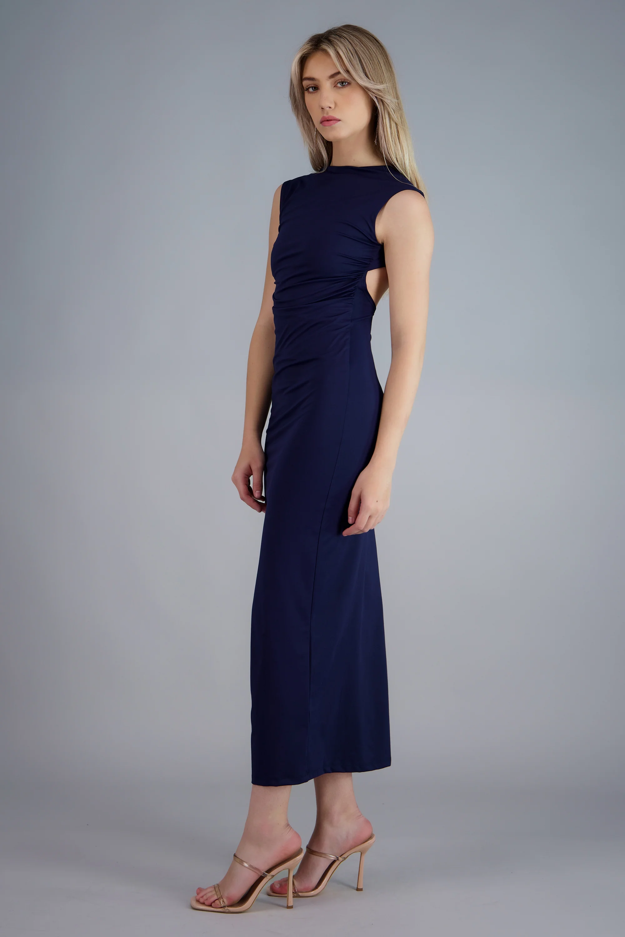 Vestido espalda descubierta detalle fruncido - Image 3