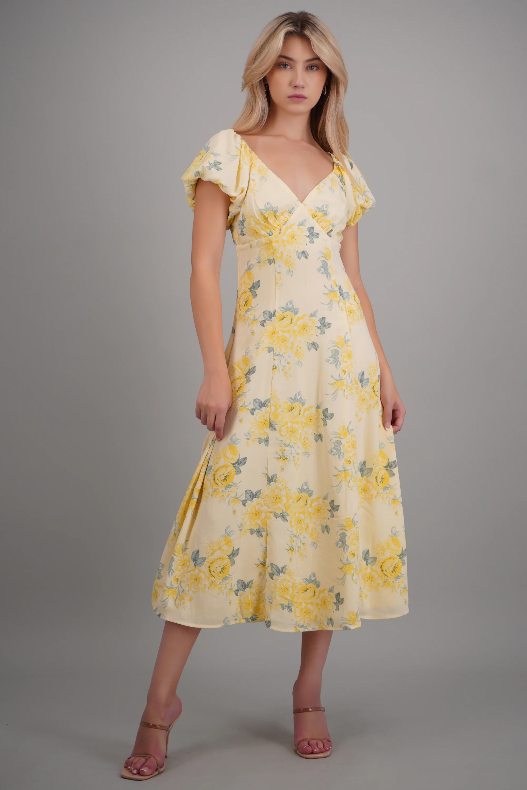 Vestido estampado flores cut out espalda