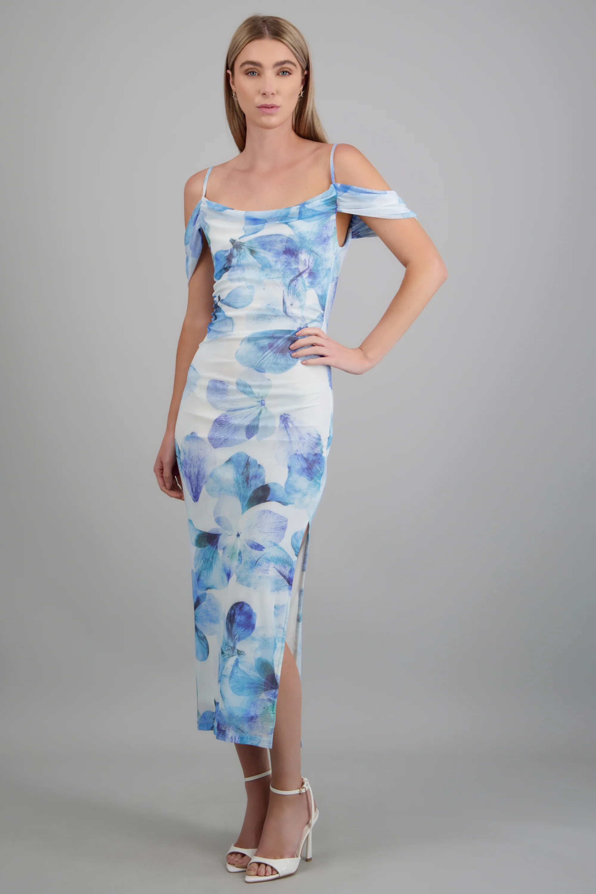 Vestido flores detalle tirante hombro