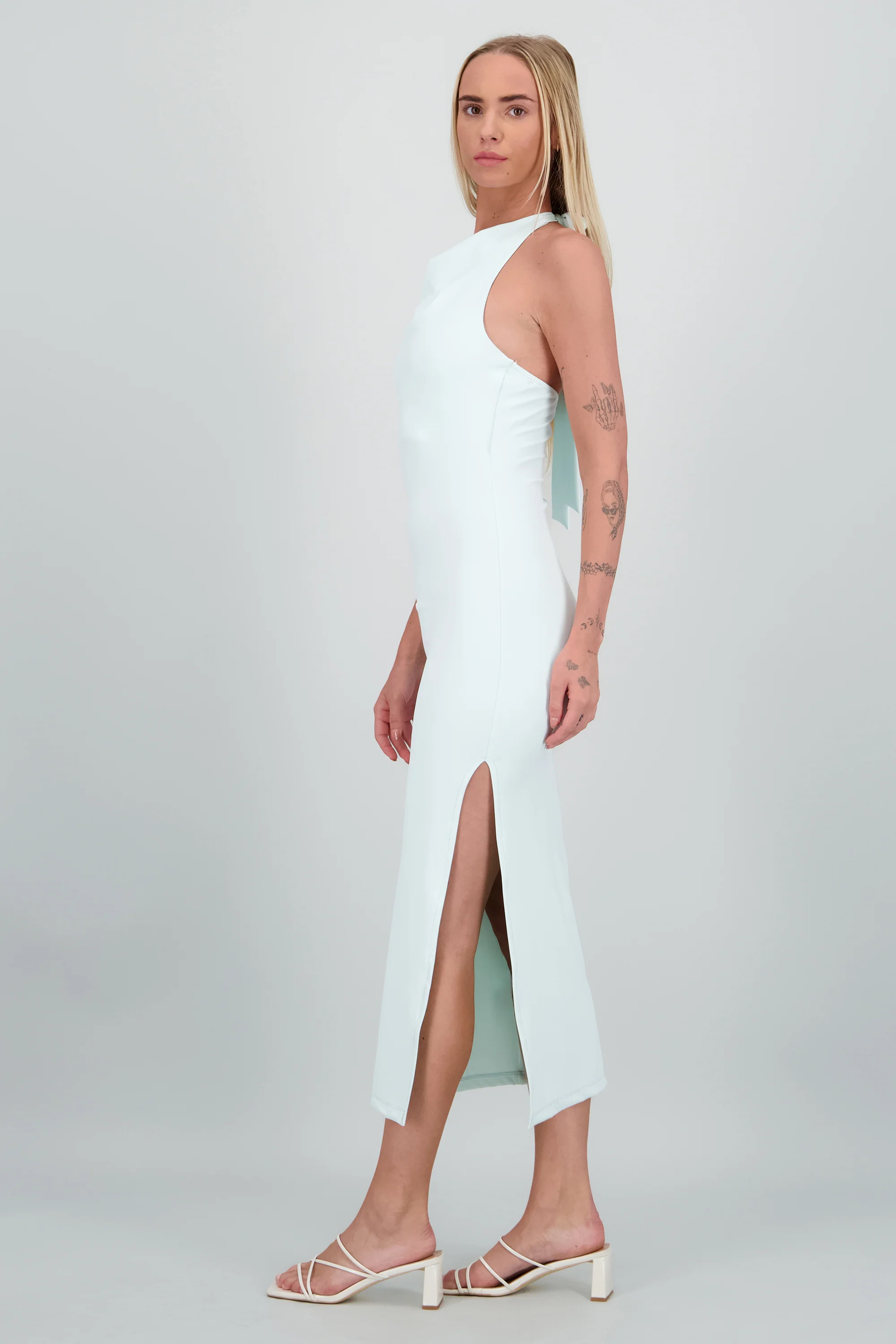 Vestido halter escote cascada - Image 3