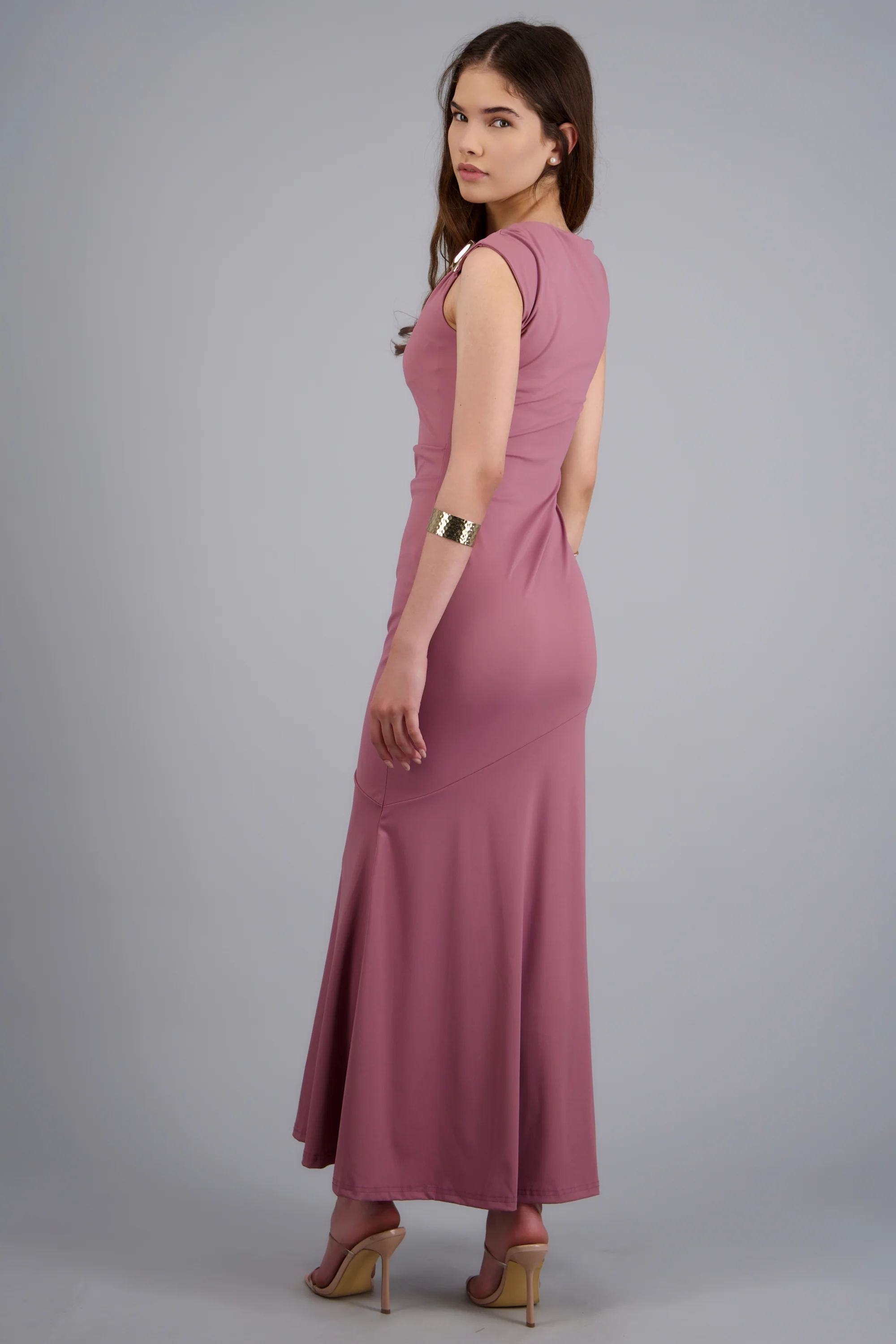 Vestido largo con detalle en el hombro - Image 4