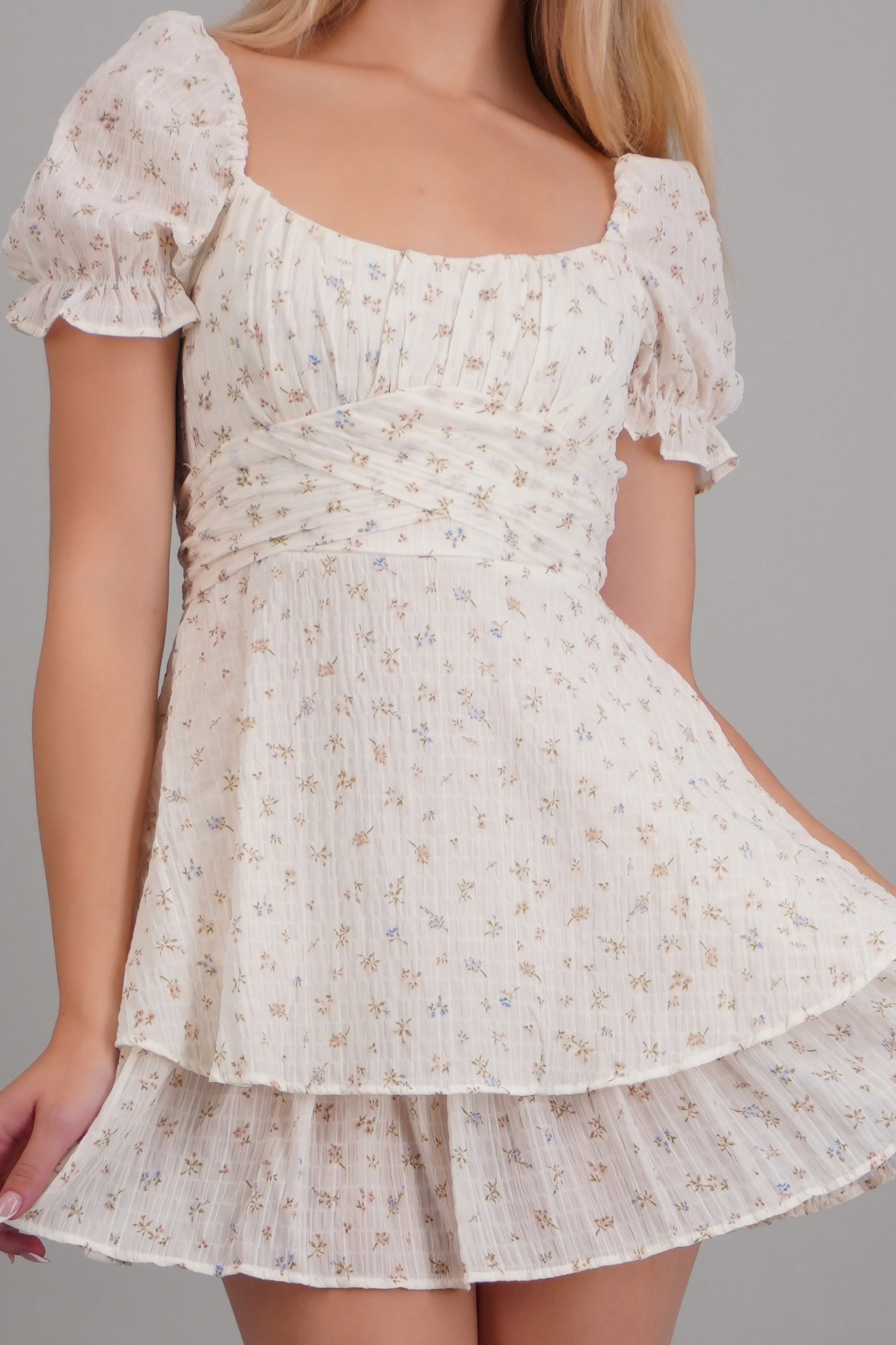 Vestido mangas abullonadas detalle flores - Image 5