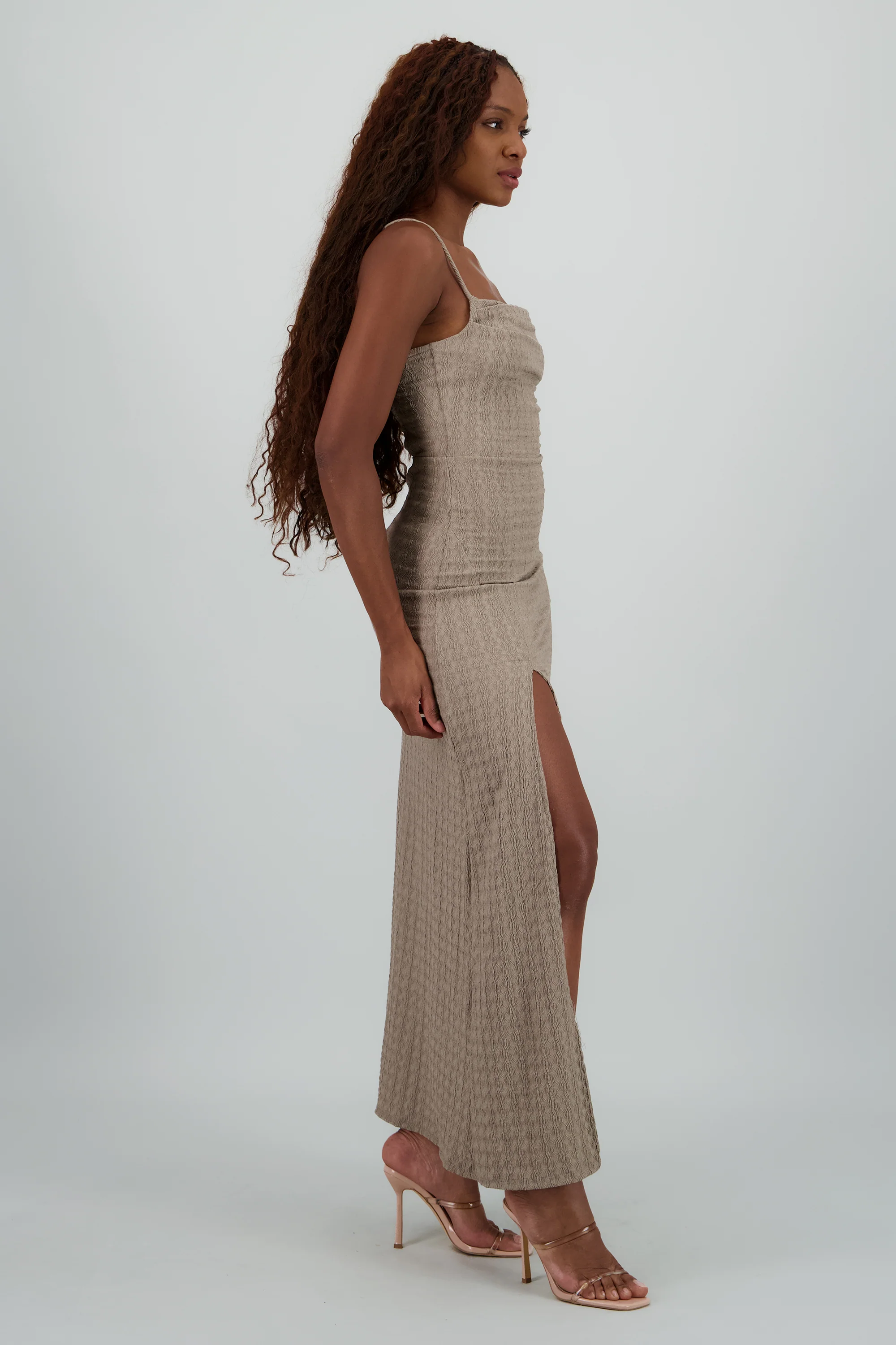 Vestido maxi de tirantes con abertura en espalda - Image 3