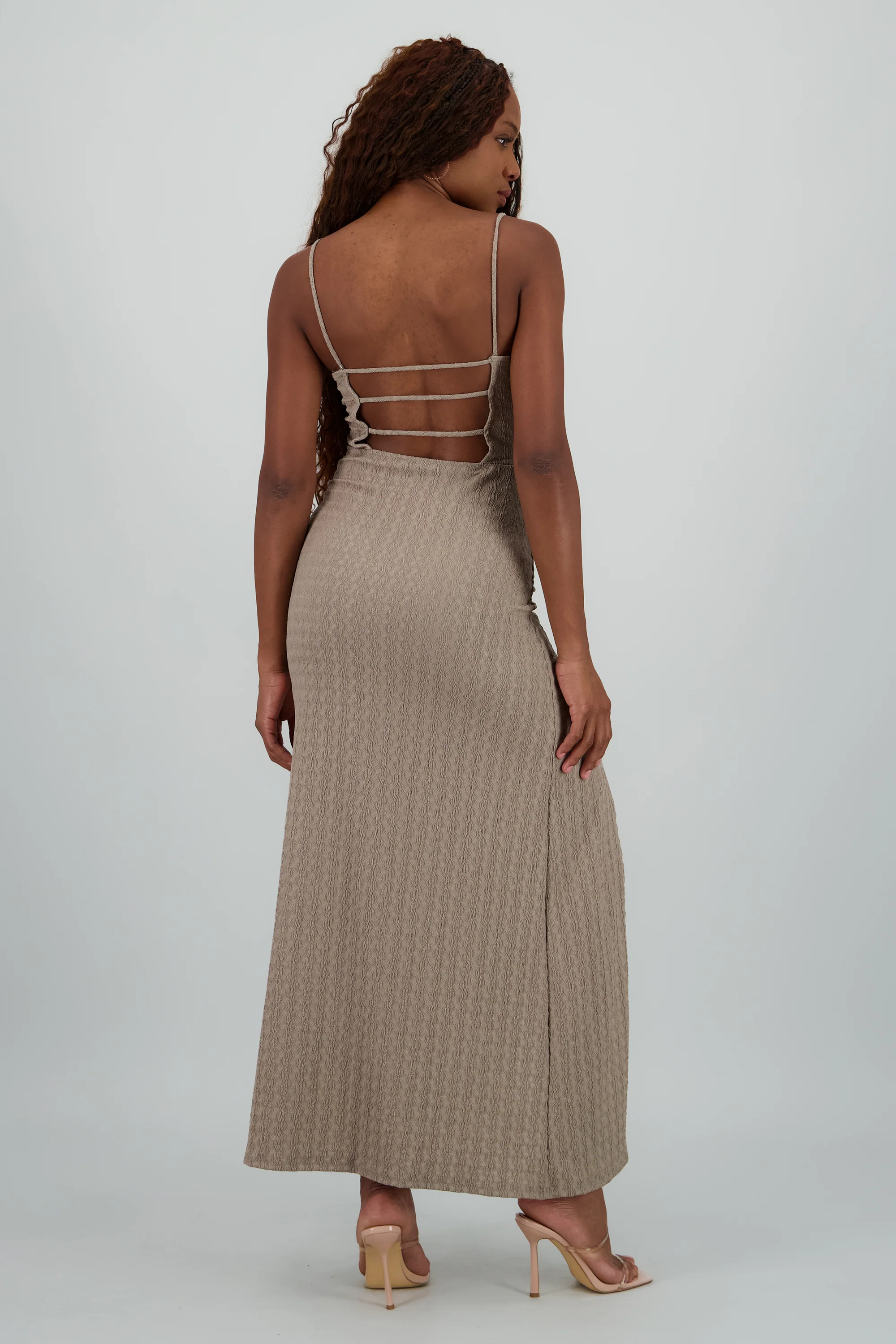 Vestido maxi de tirantes con abertura en espalda - Image 9