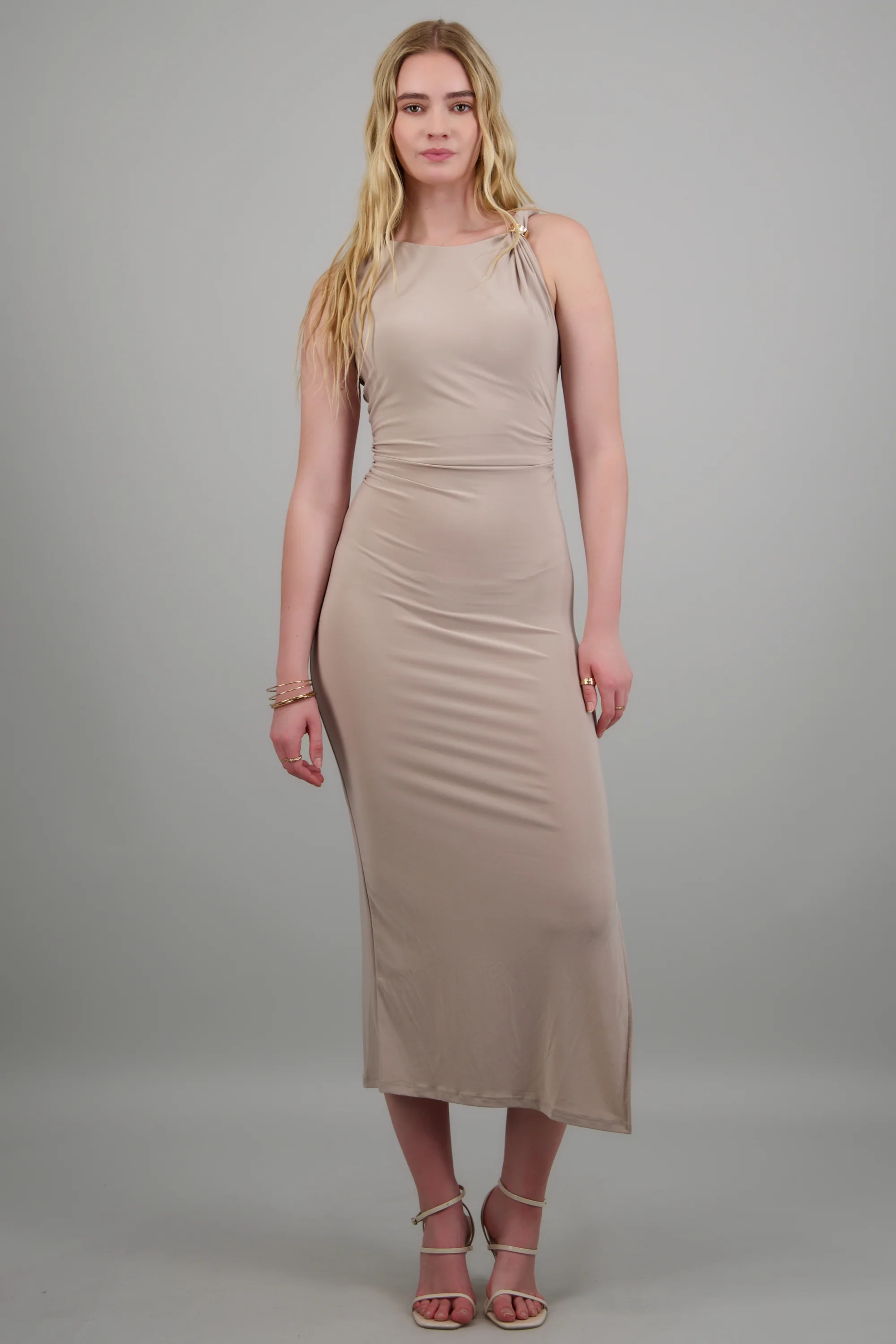 Vestido maxi detalle drapeado con herraje