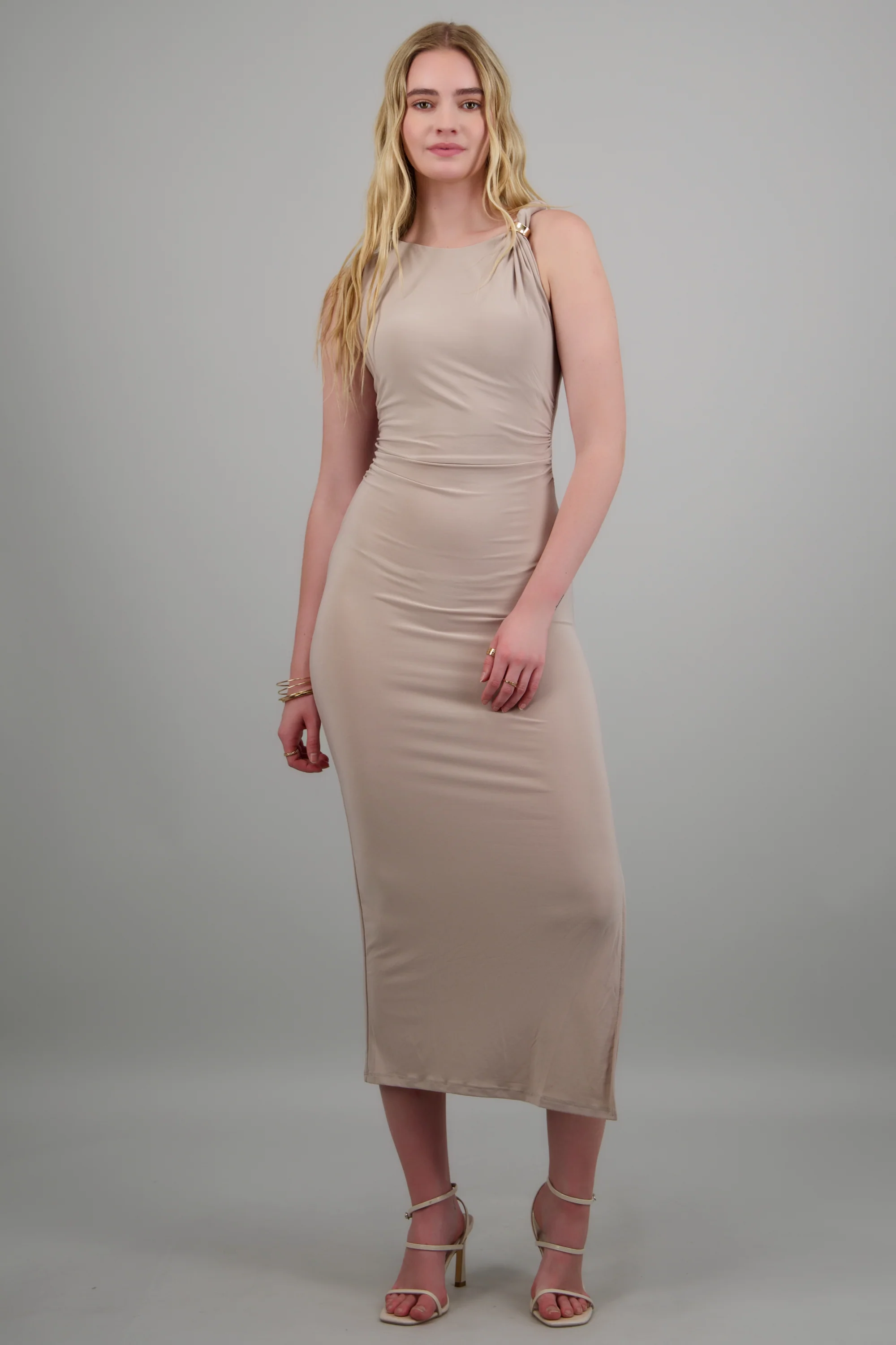 Vestido maxi detalle drapeado con herraje - Image 2