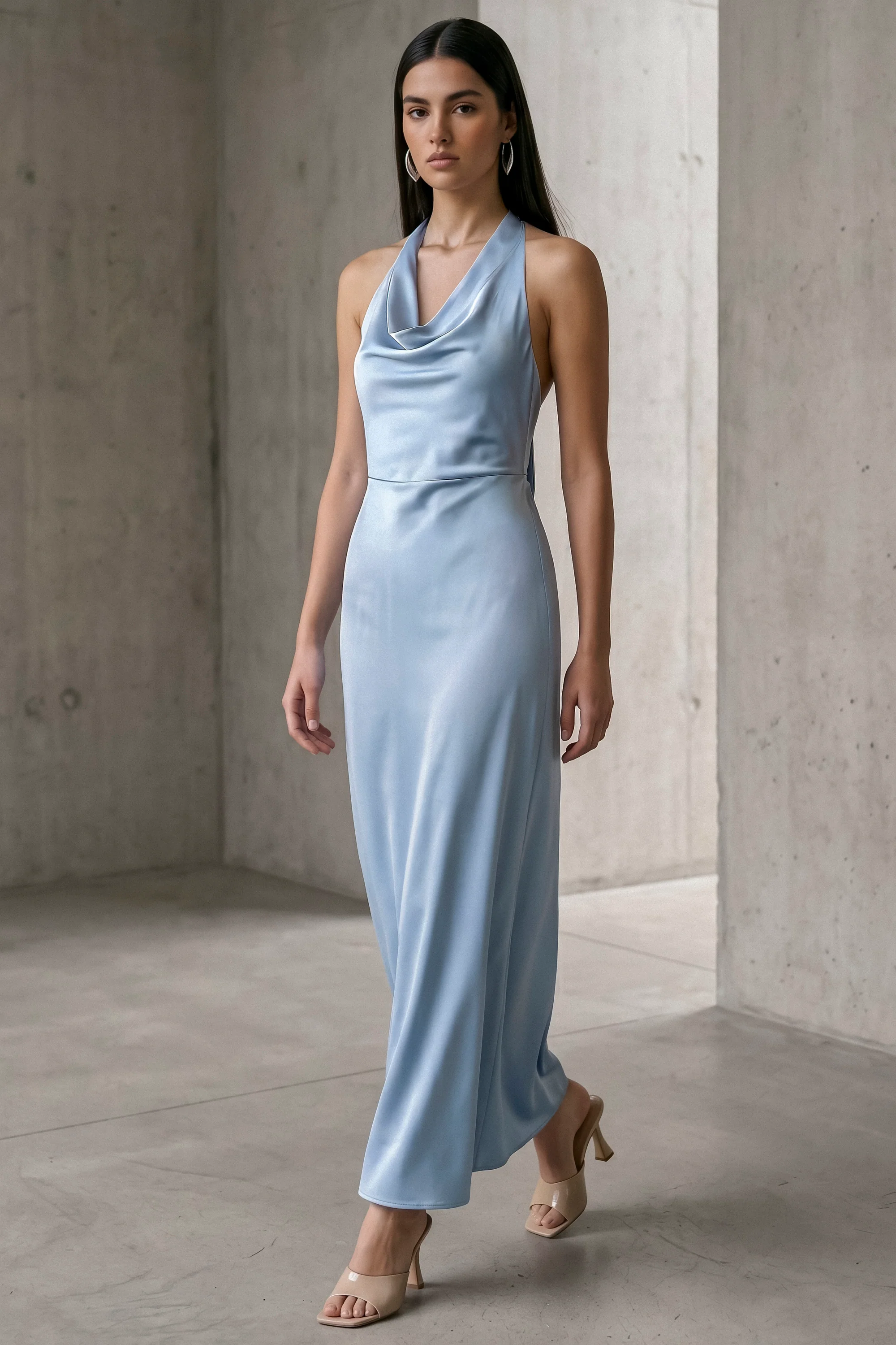 Vestido maxi escote cascada satinado