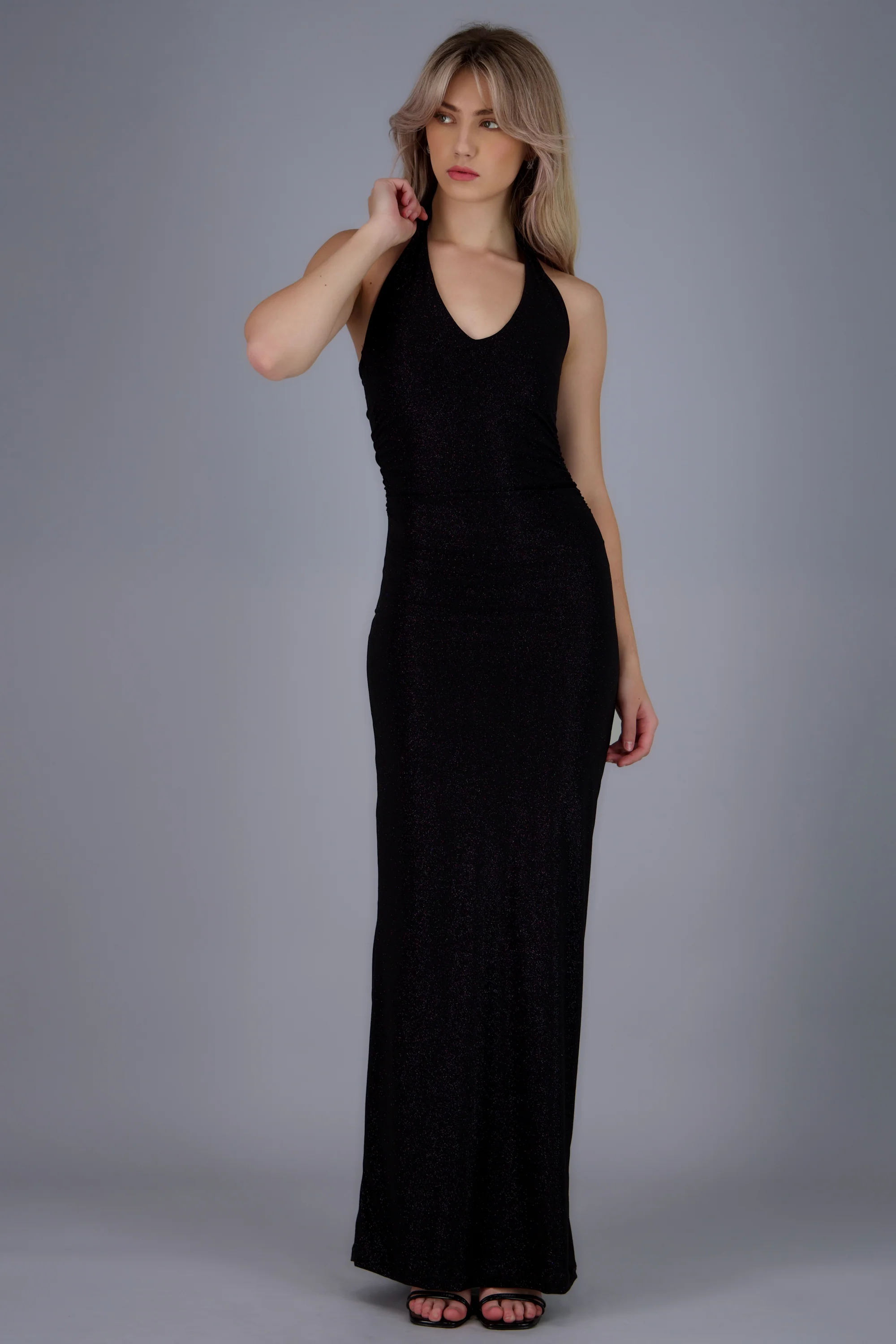Vestido maxi halter detalle plisado - Image 2