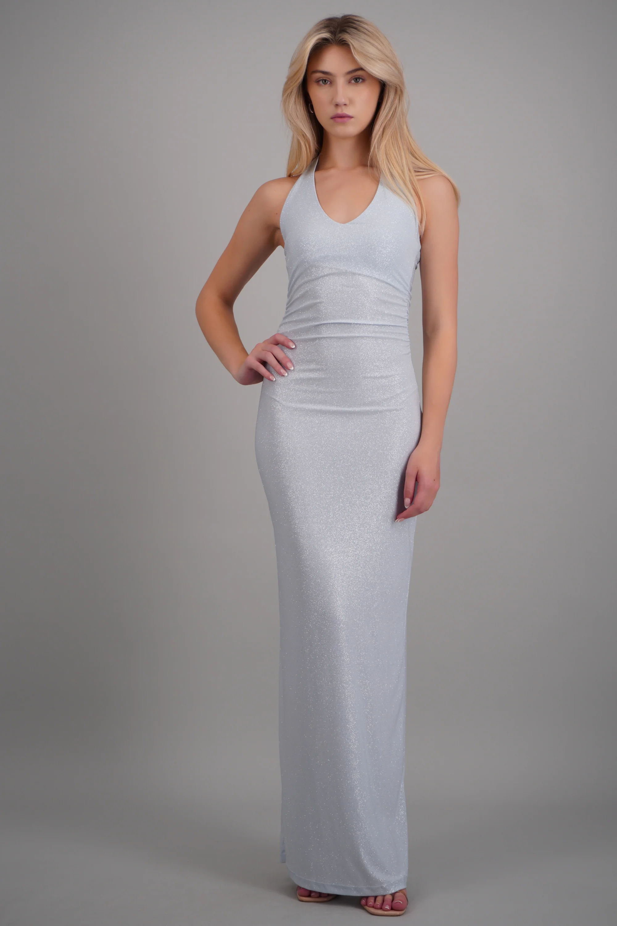 Vestido maxi halter detalle plisado