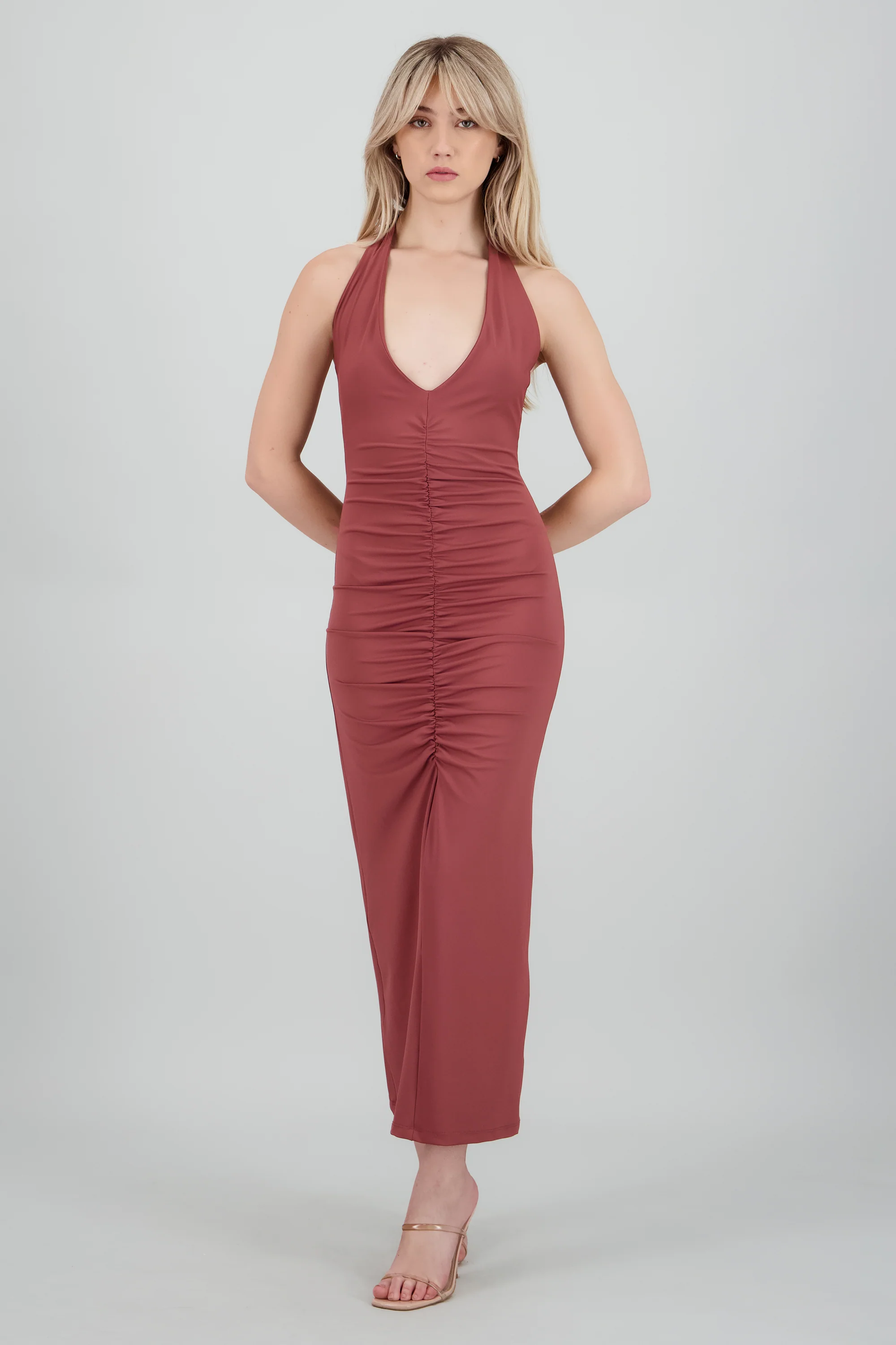 Vestido maxi halter drapeado