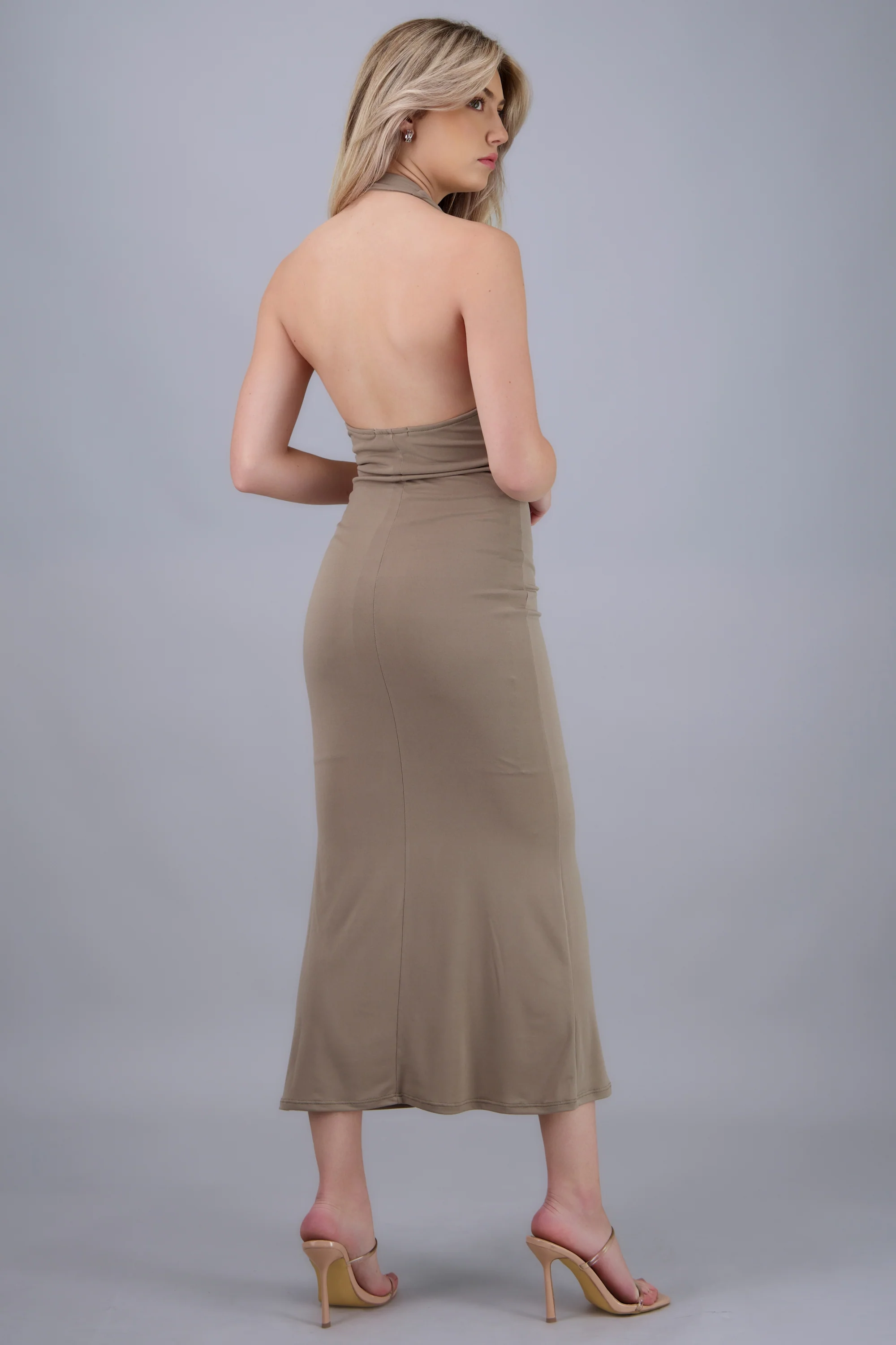 Vestido maxi halter escote columpio - Image 4