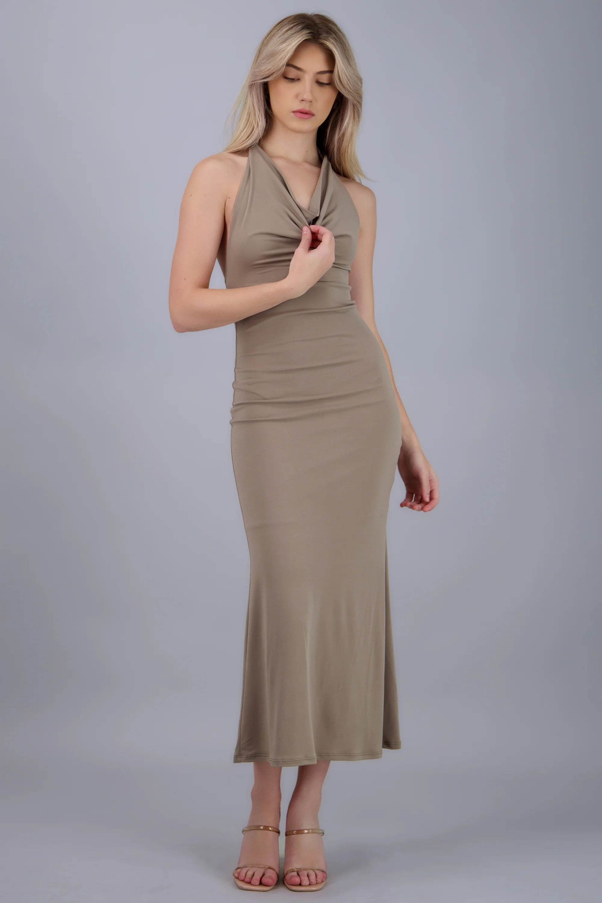 Vestido maxi halter escote columpio - Image 8
