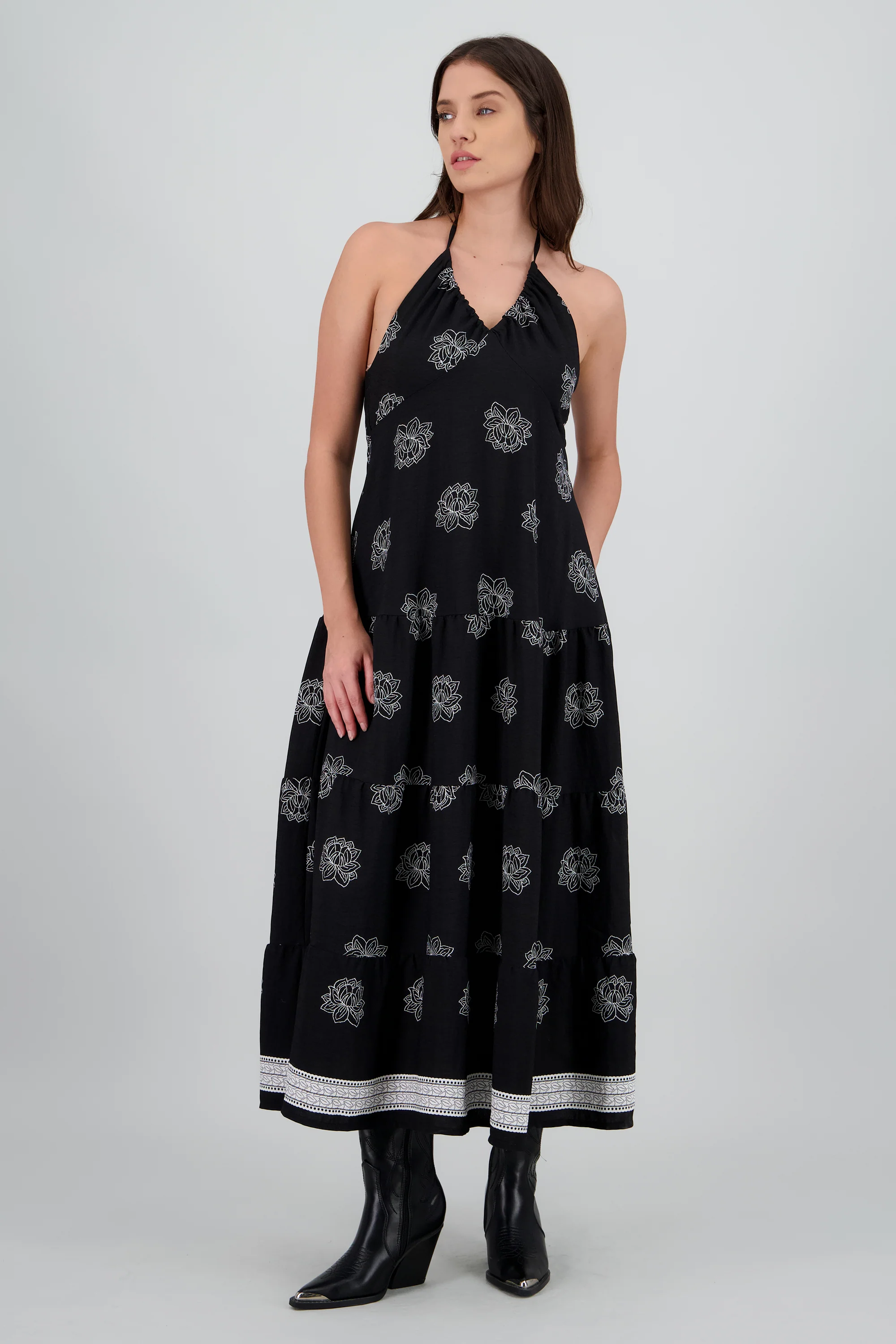 Vestido maxi halter fluido estampado flores