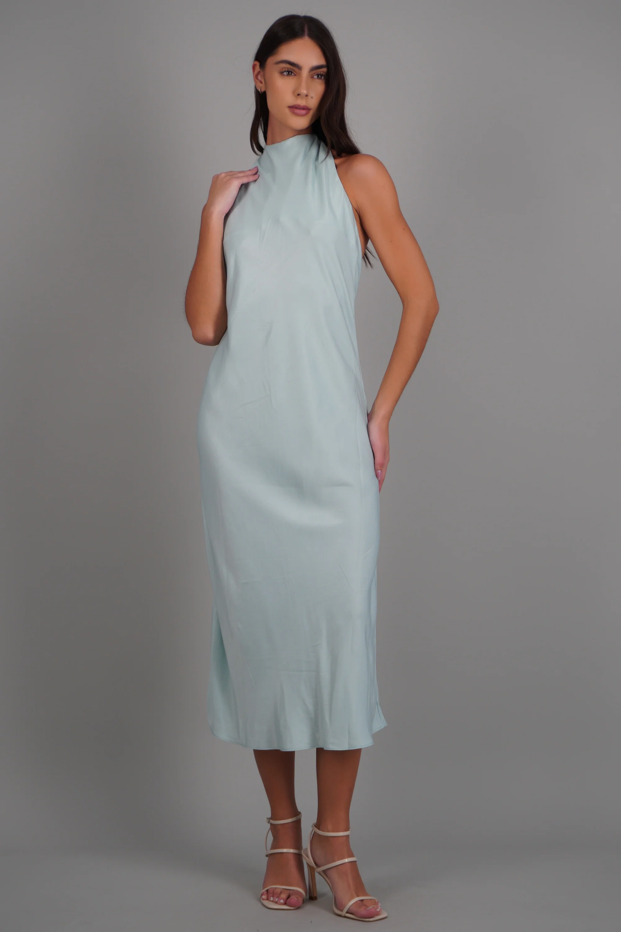 Vestido maxi halter satin fluido