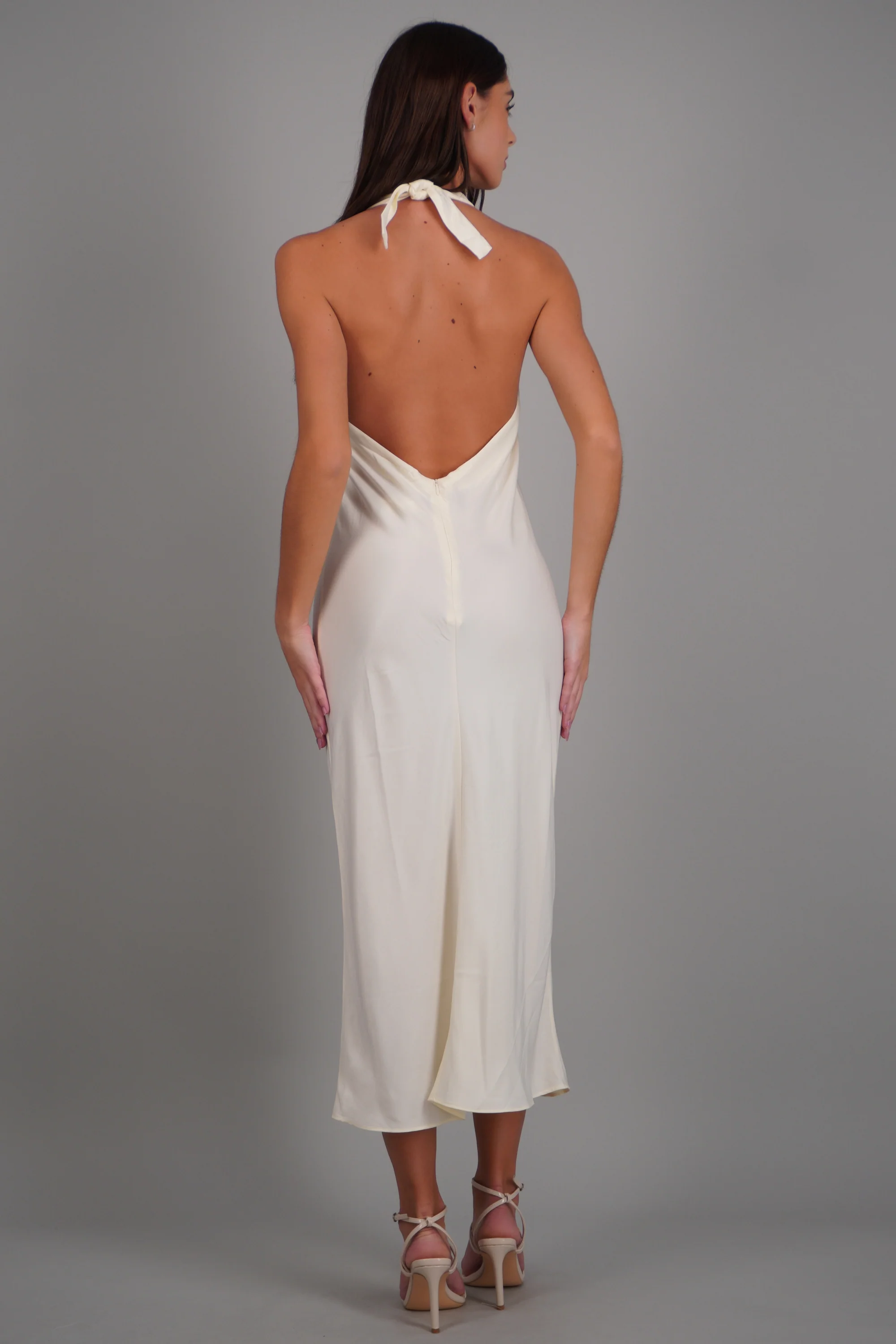 Vestido maxi halter satin fluido - Image 4