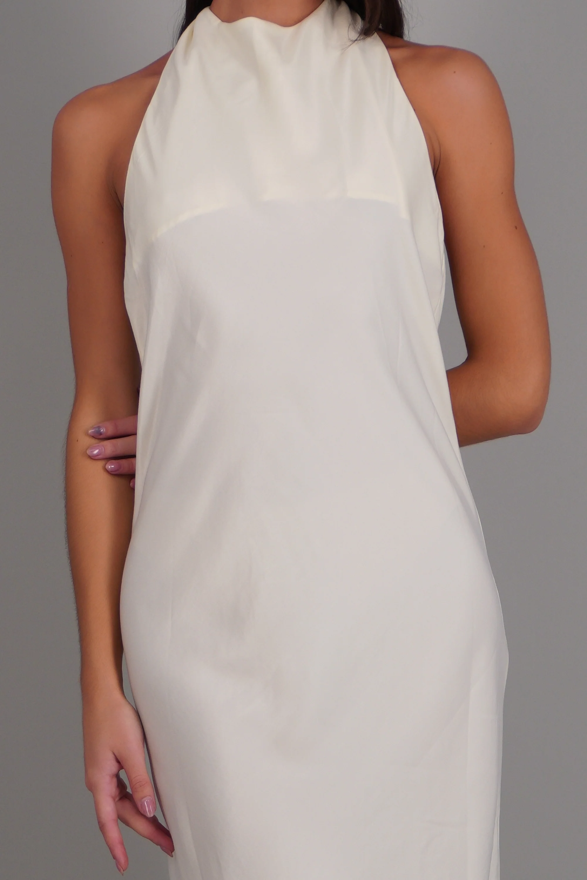 Vestido maxi halter satin fluido - Image 5