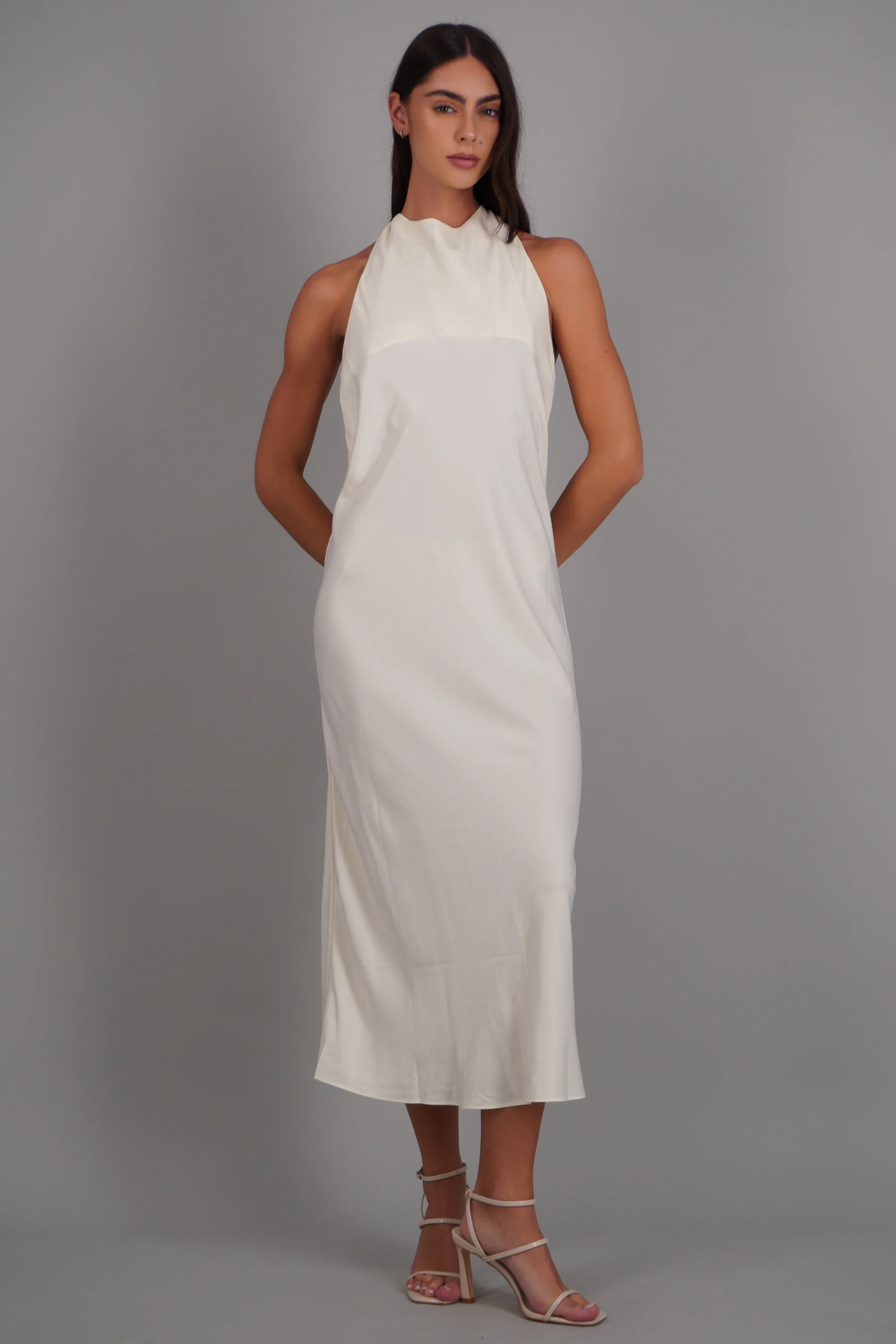 Vestido maxi halter satin fluido - Image 6
